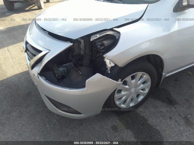 Photo 5 VIN: 3N1CN7APXJL863205 - NISSAN VERSA SEDAN 