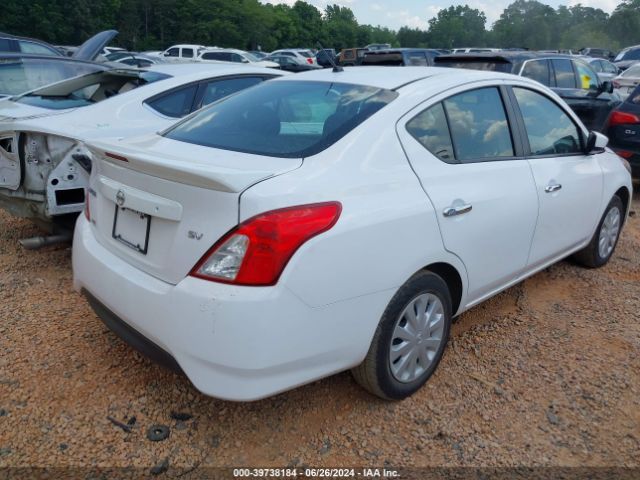 Photo 3 VIN: 3N1CN7APXJL864130 - NISSAN VERSA 