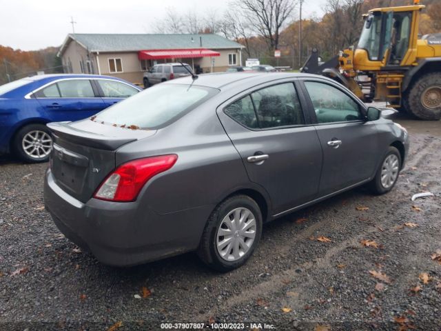 Photo 3 VIN: 3N1CN7APXJL864144 - NISSAN VERSA SEDAN 