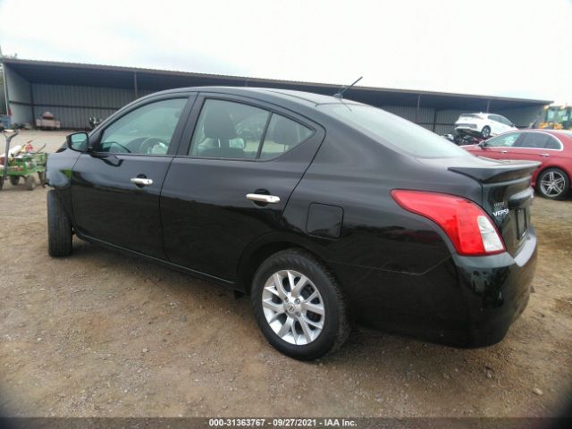 Photo 2 VIN: 3N1CN7APXJL879291 - NISSAN VERSA SEDAN 