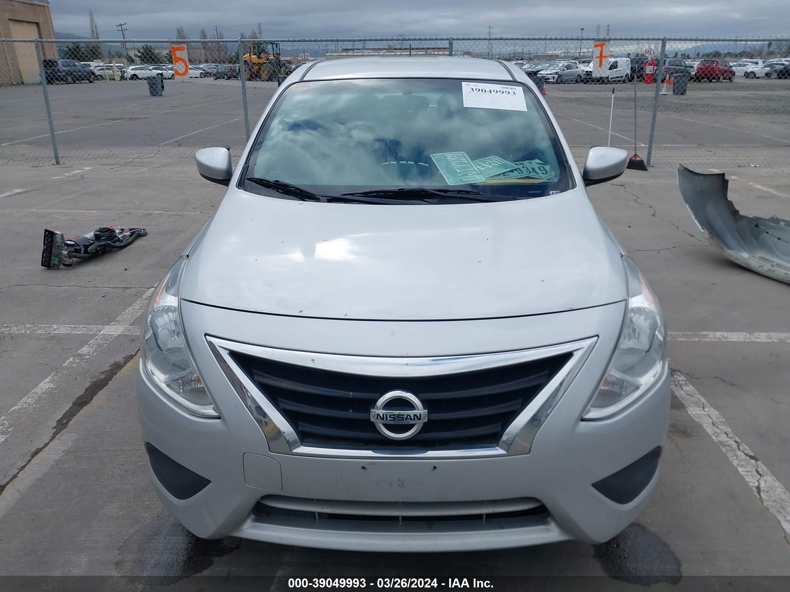 Photo 11 VIN: 3N1CN7APXJL886032 - NISSAN VERSA 