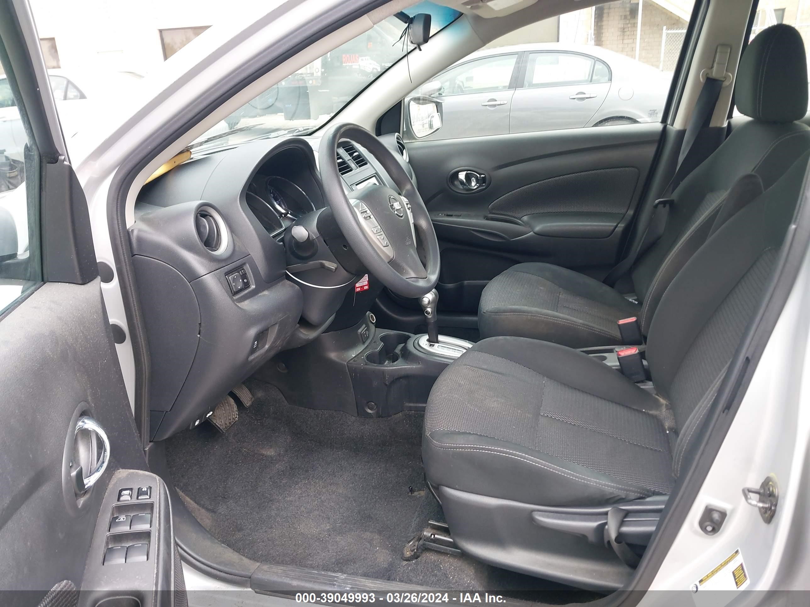 Photo 4 VIN: 3N1CN7APXJL886032 - NISSAN VERSA 