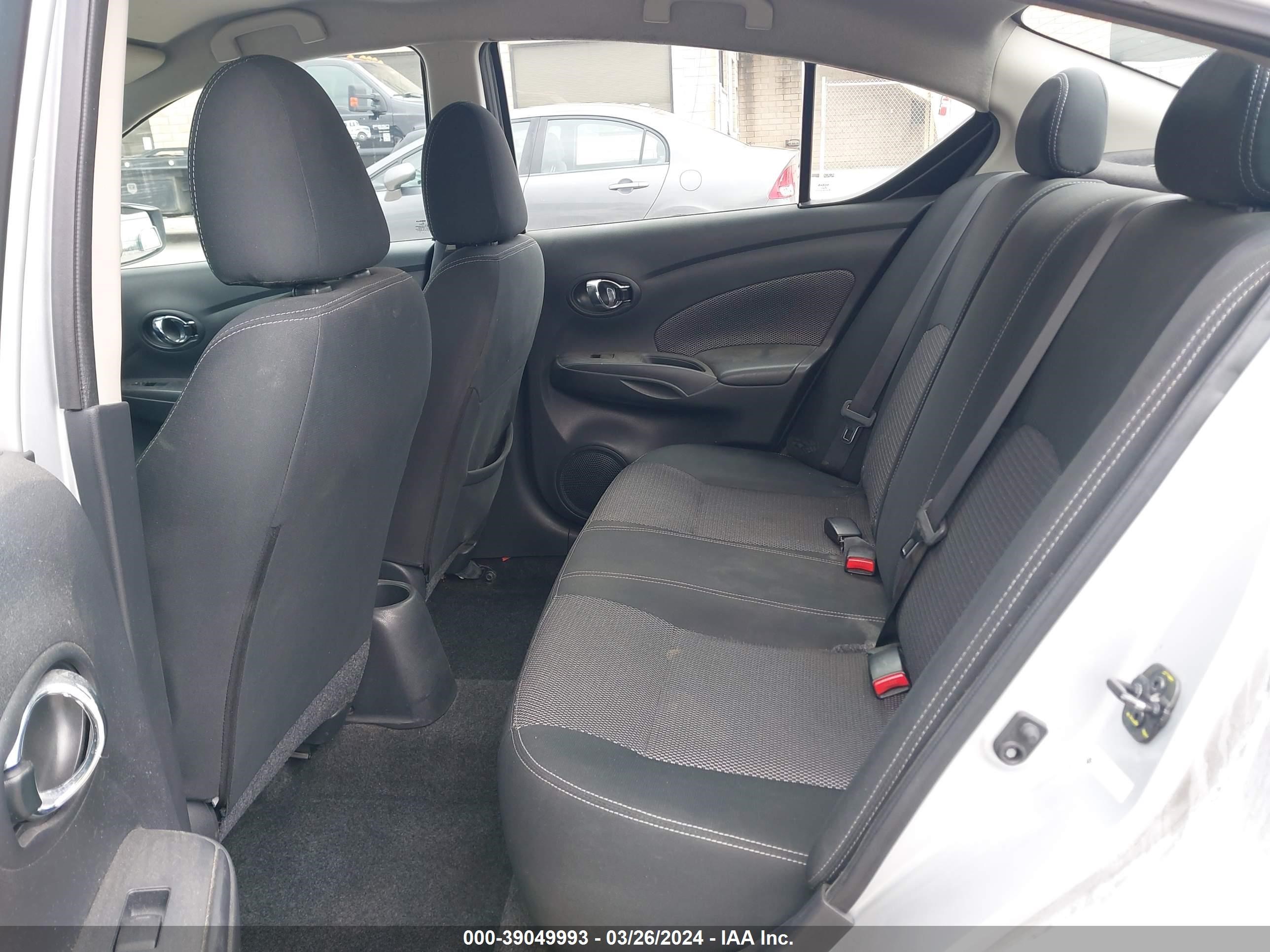 Photo 7 VIN: 3N1CN7APXJL886032 - NISSAN VERSA 