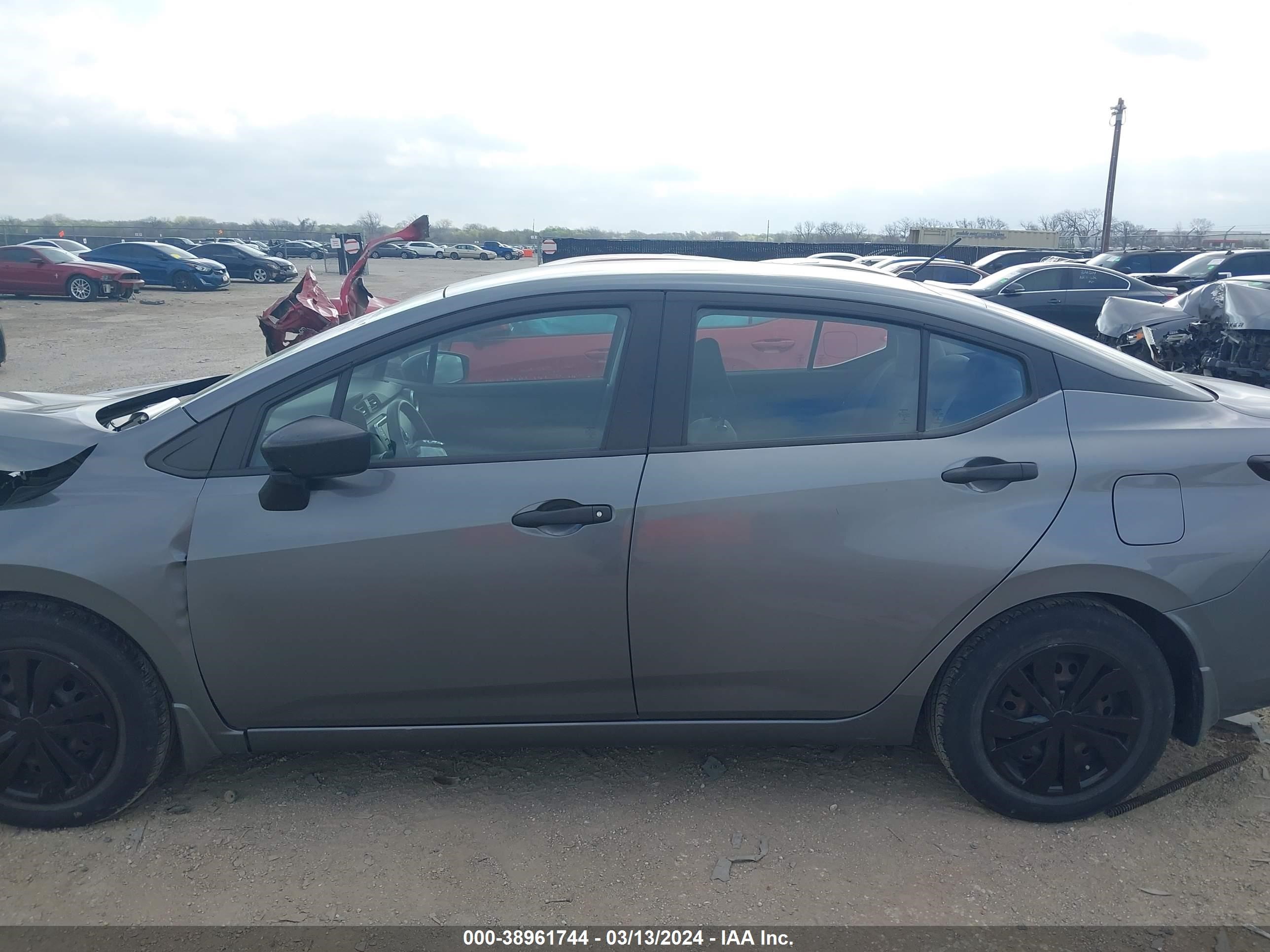 Photo 13 VIN: 3N1CN8BV9LL801851 - NISSAN VERSA 