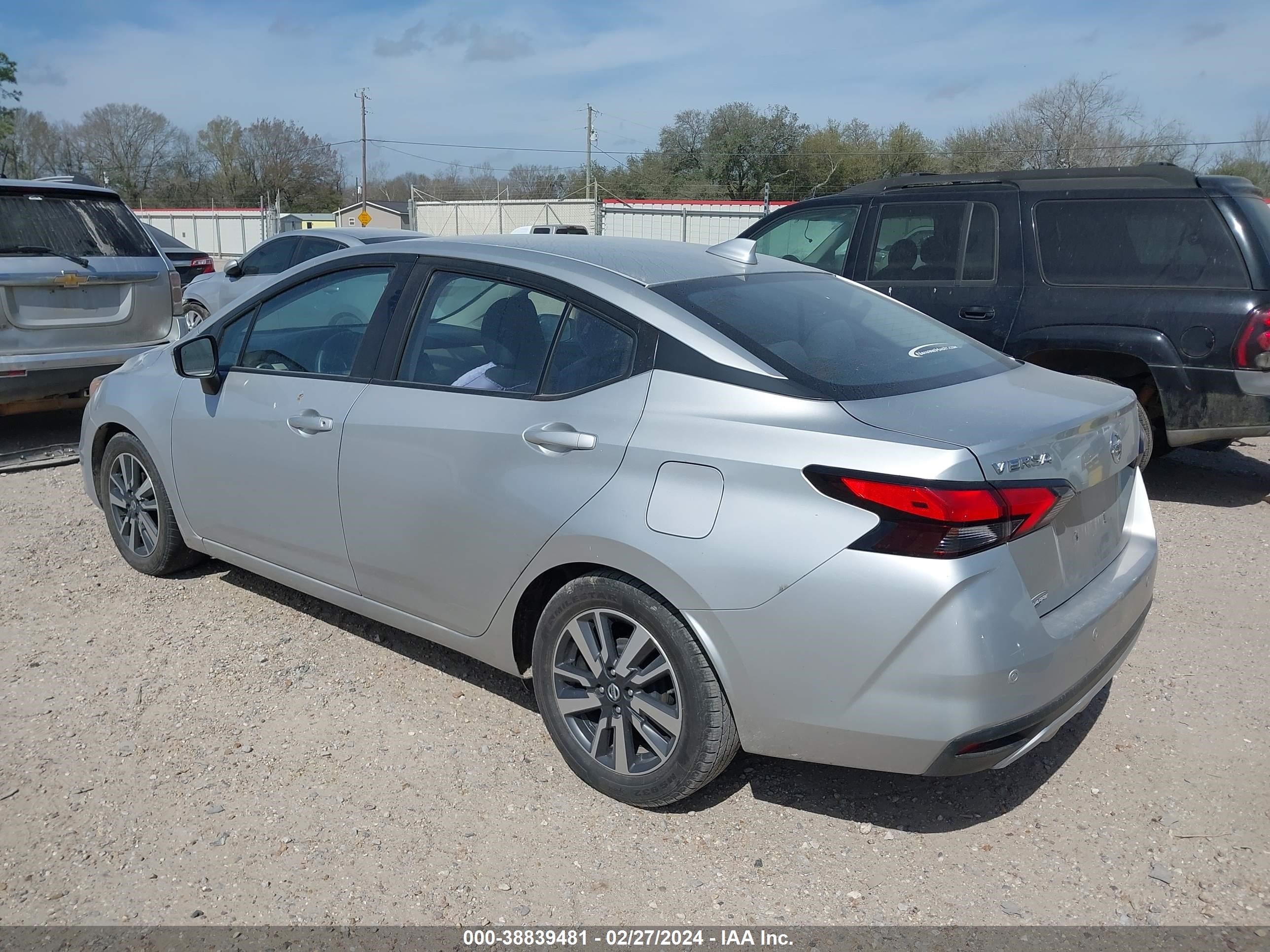 Photo 2 VIN: 3N1CN8EV0LL874909 - NISSAN VERSA 