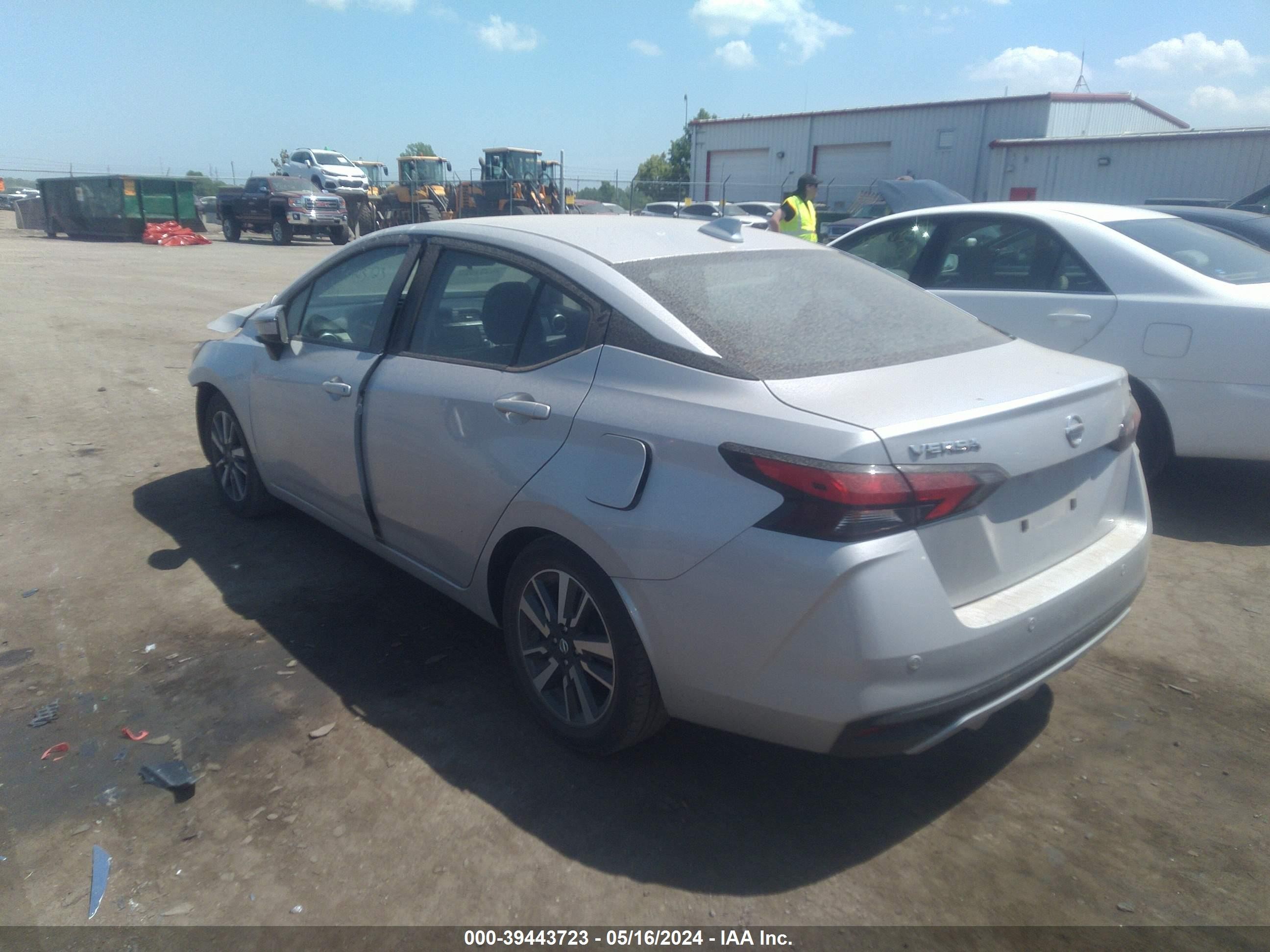 Photo 2 VIN: 3N1CN8EV0ML869582 - NISSAN VERSA 