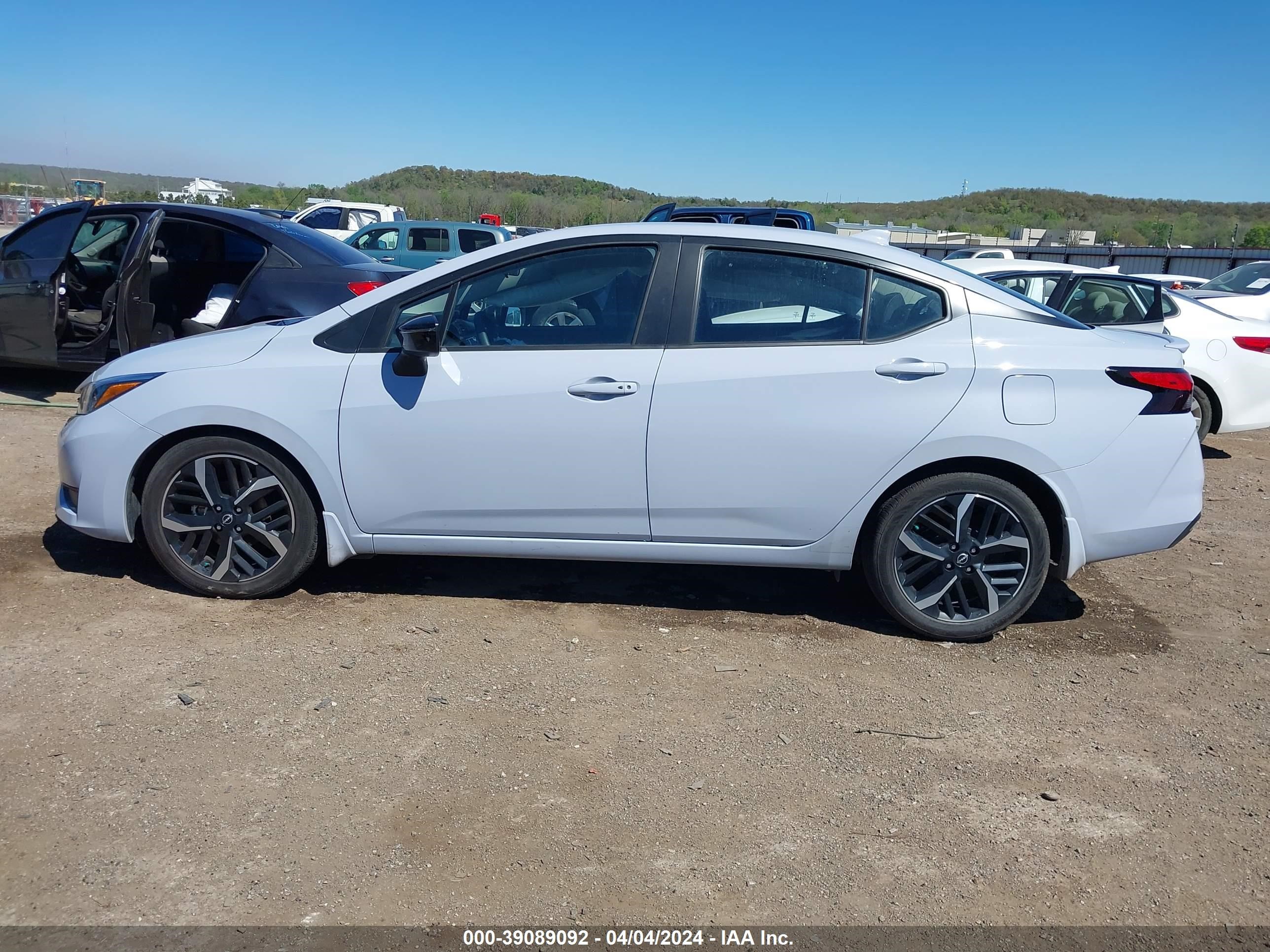 Photo 13 VIN: 3N1CN8FV5PL860380 - NISSAN VERSA 