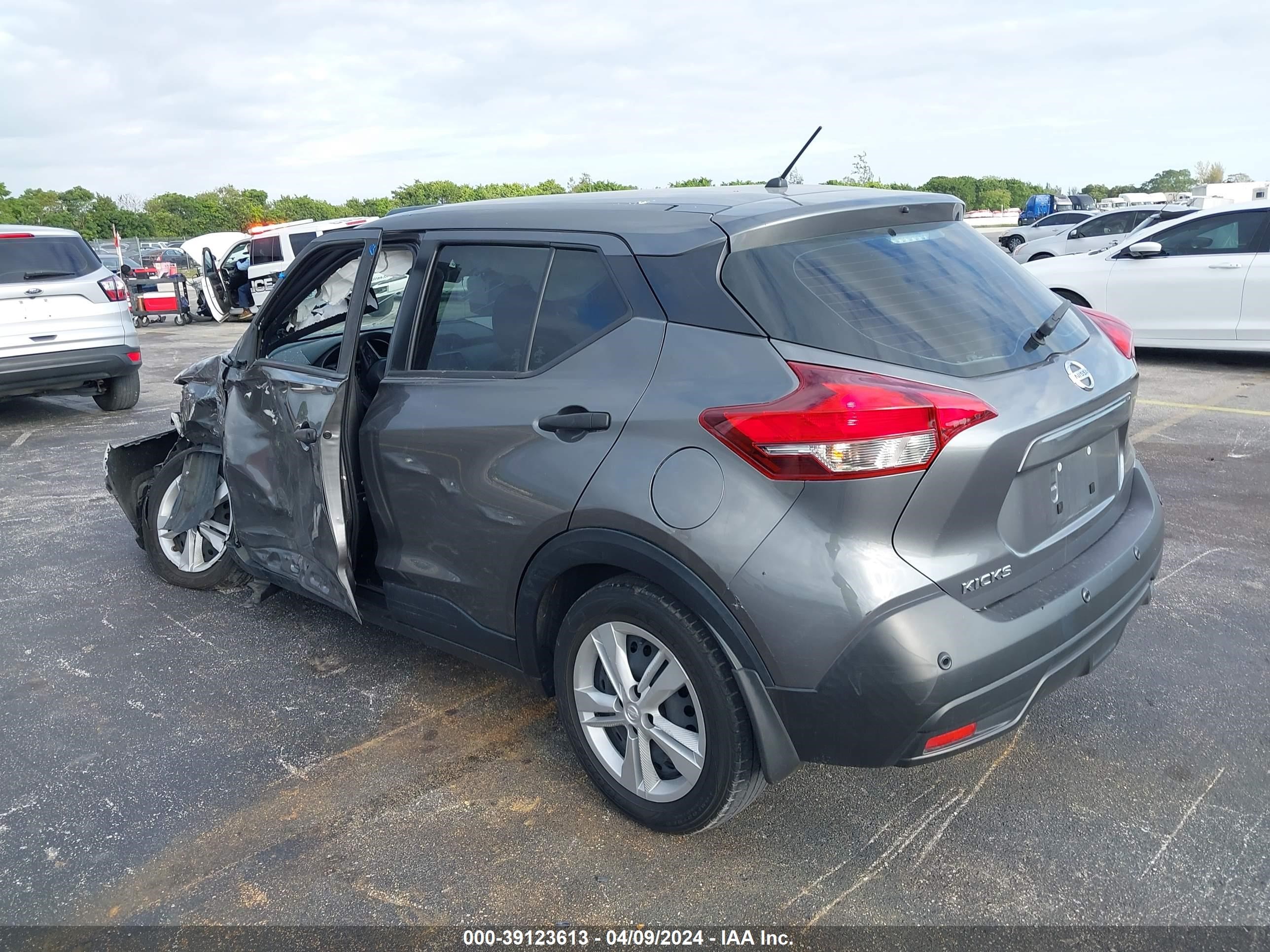 Photo 2 VIN: 3N1CP5BV6LL525749 - NISSAN KICKS 