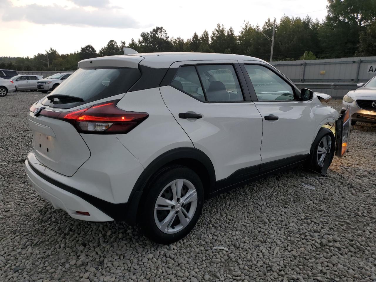 Photo 2 VIN: 3N1CP5BV6ML514526 - NISSAN KICKS 