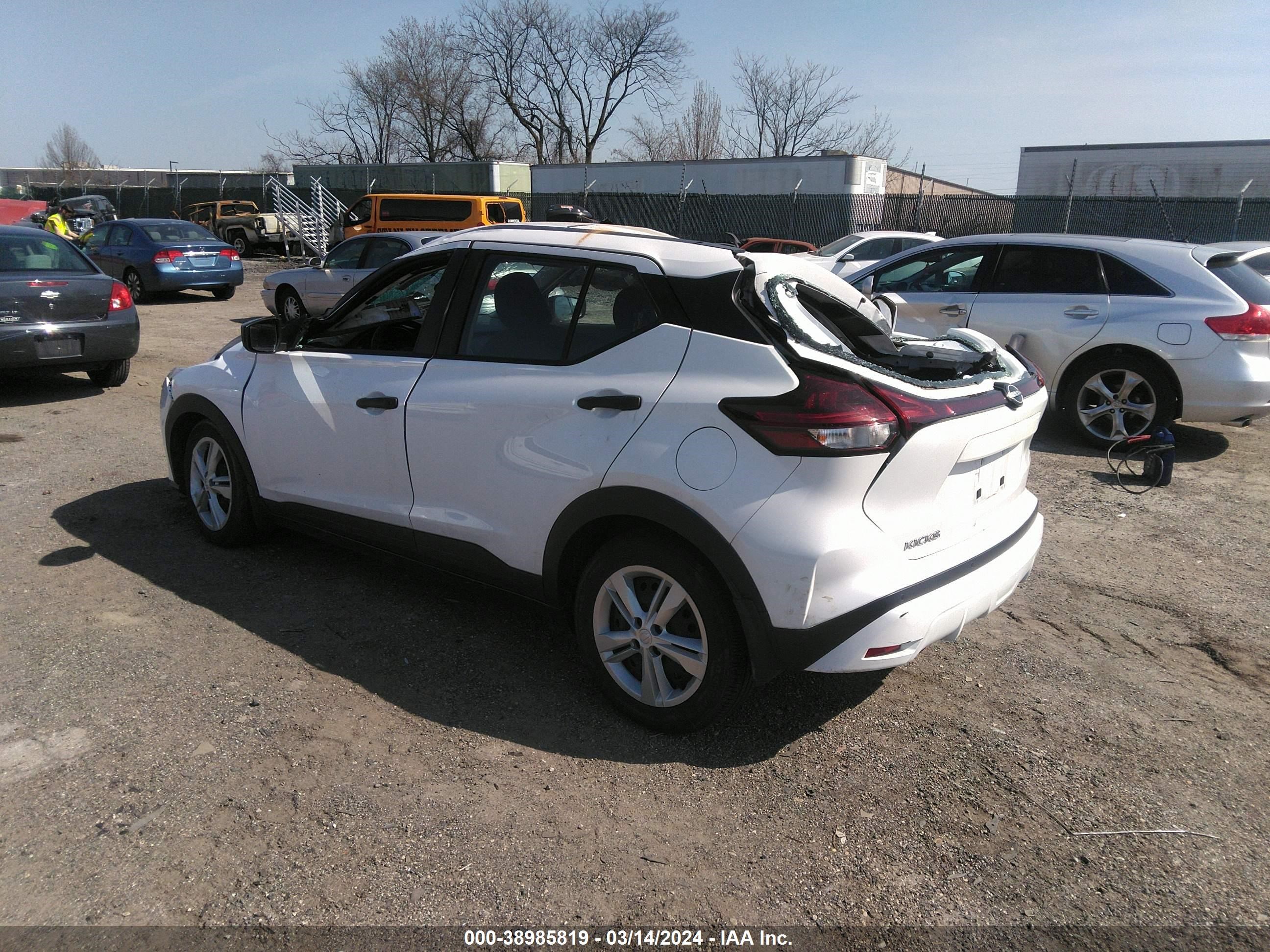 Photo 2 VIN: 3N1CP5BV6NL498894 - NISSAN KICKS 