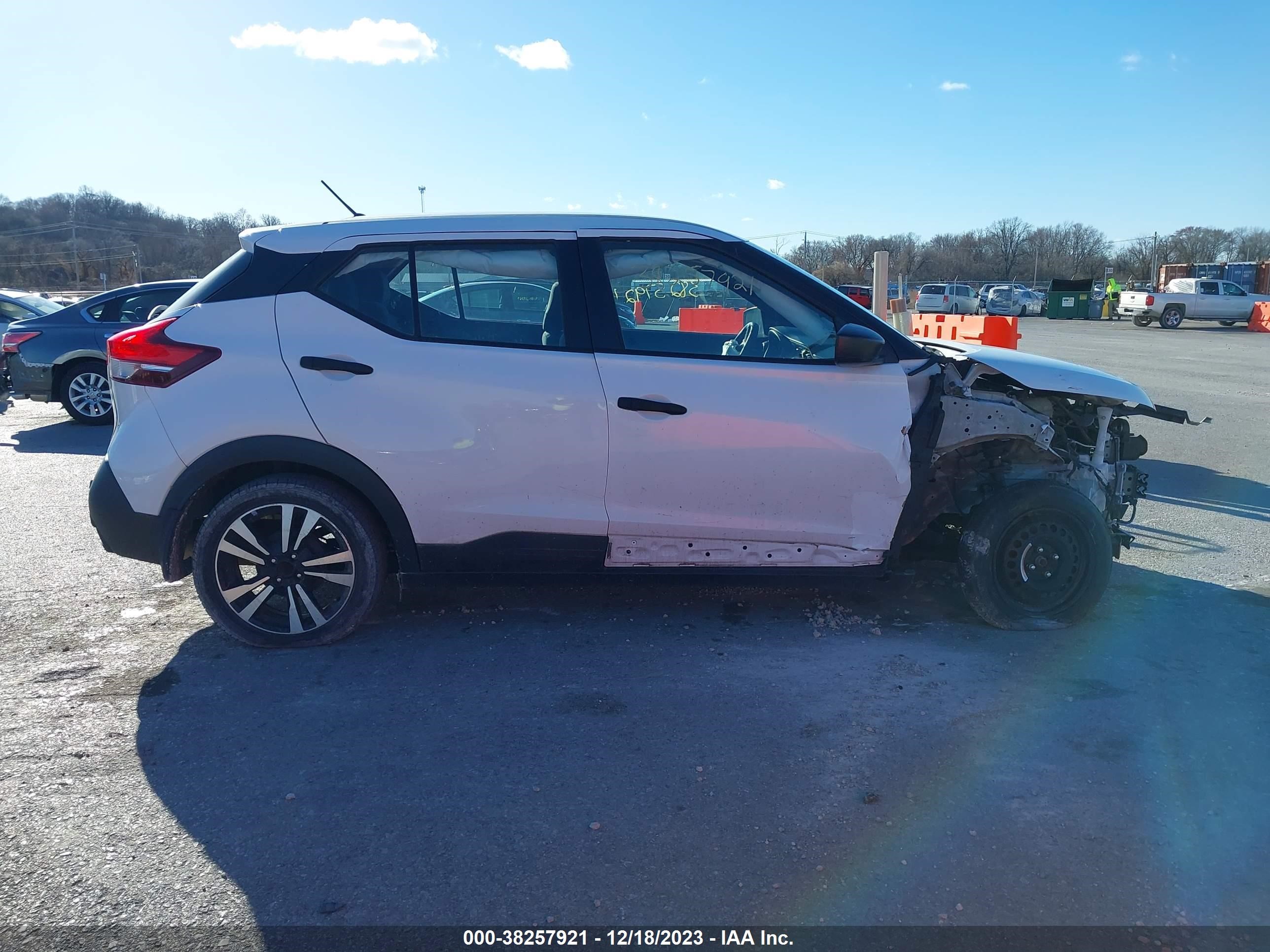 Photo 11 VIN: 3N1CP5BV7LL502111 - NISSAN KICKS 