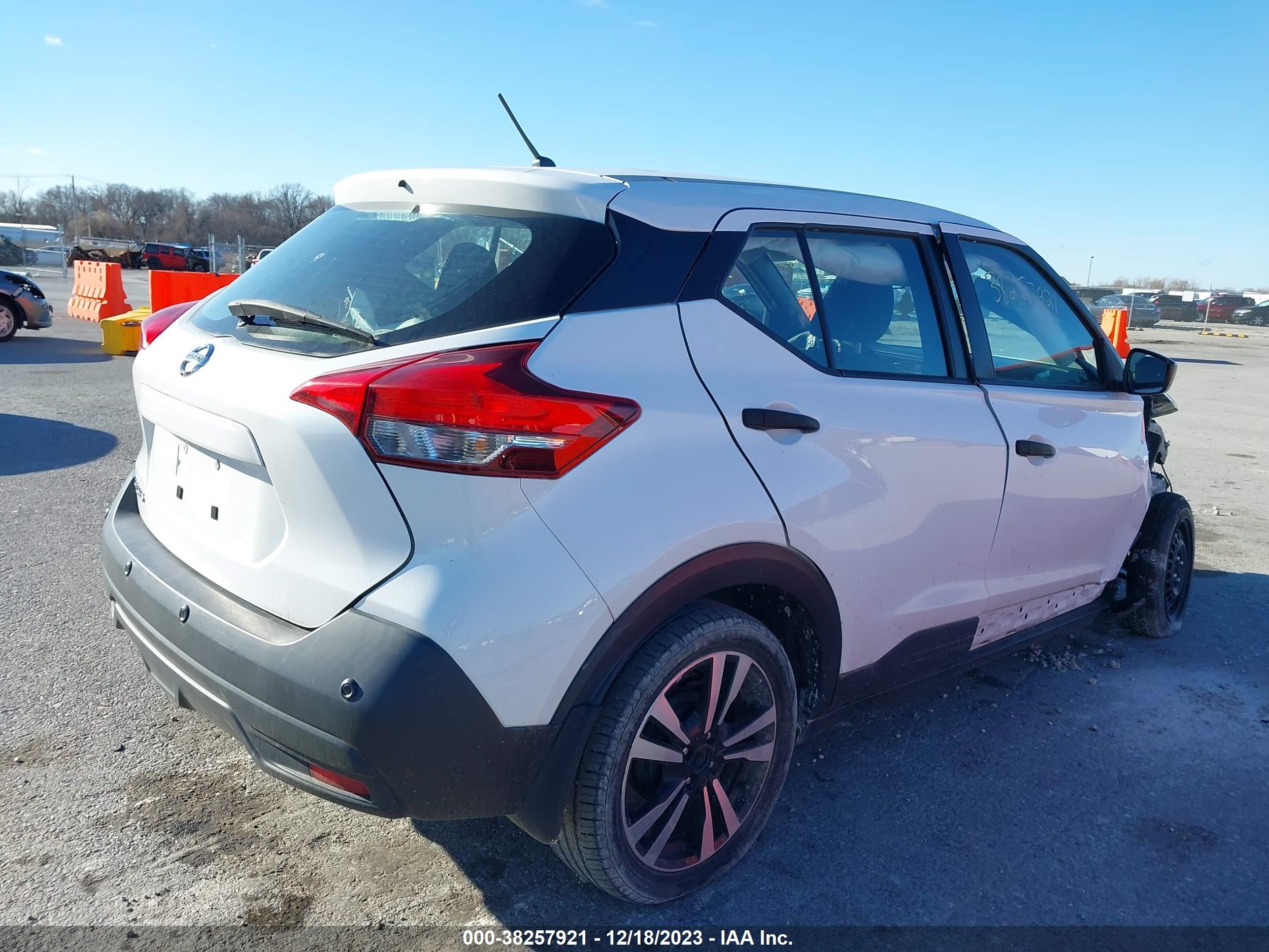 Photo 3 VIN: 3N1CP5BV7LL502111 - NISSAN KICKS 