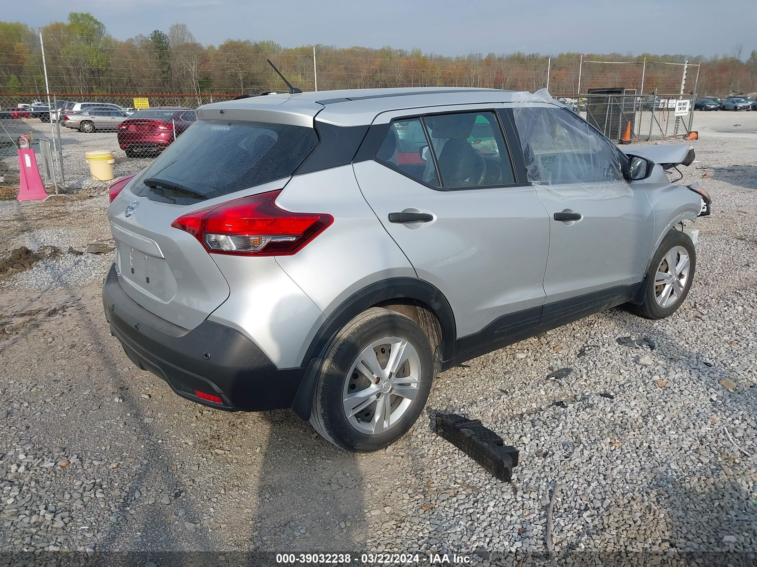 Photo 3 VIN: 3N1CP5BV8LL532198 - NISSAN KICKS 