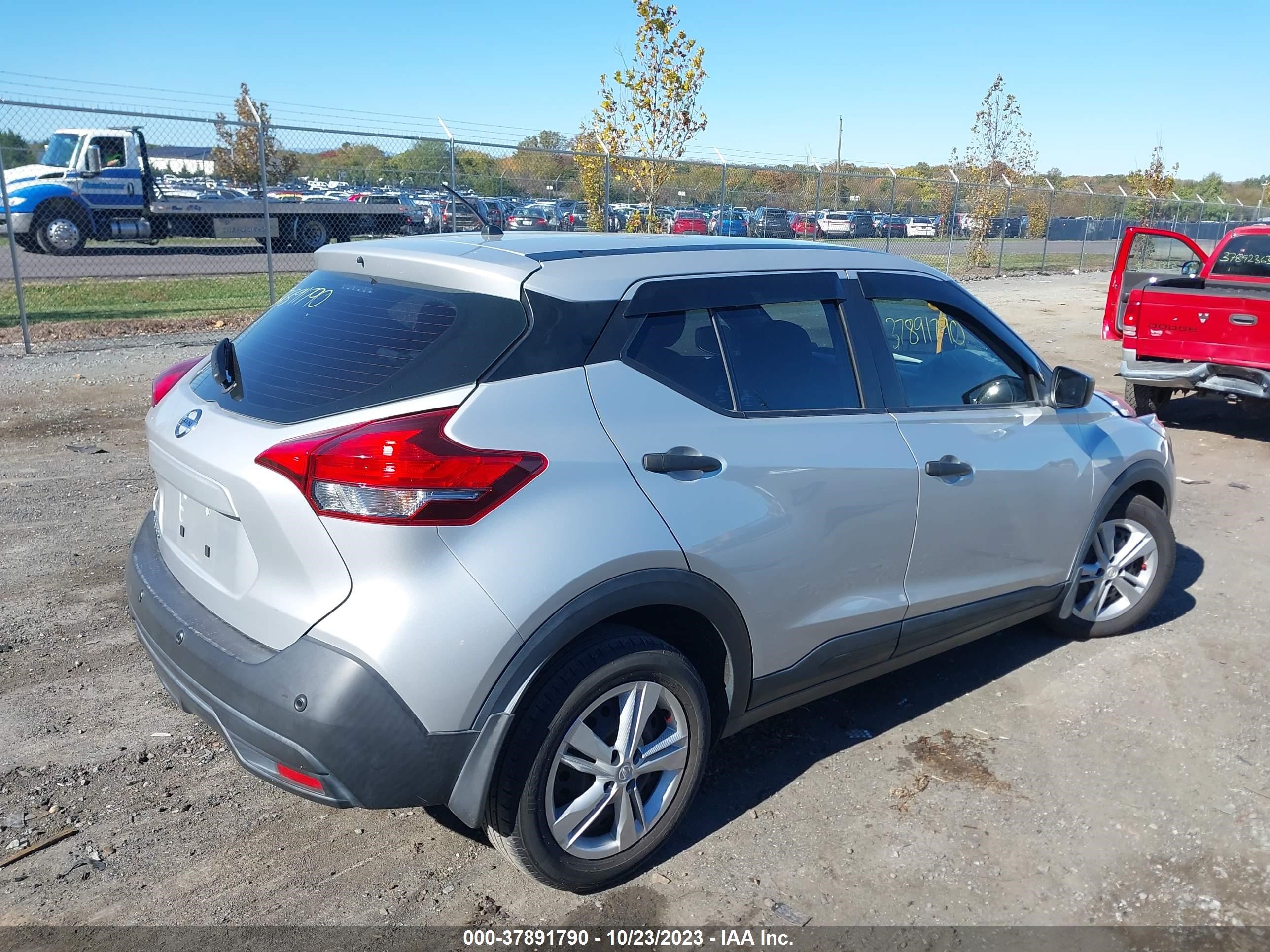 Photo 3 VIN: 3N1CP5BV9LL495131 - NISSAN KICKS 