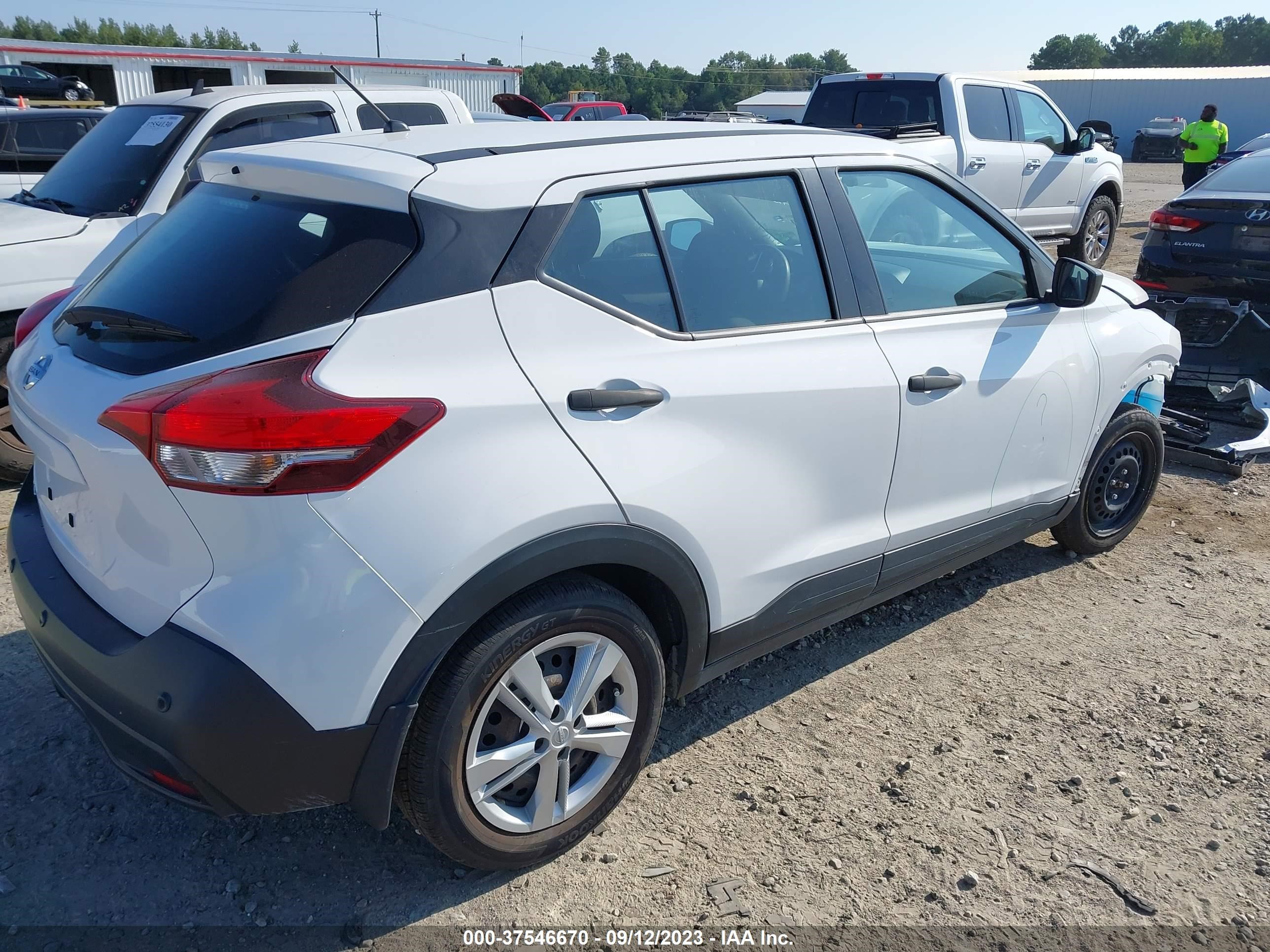 Photo 3 VIN: 3N1CP5BVXLL565381 - NISSAN KICKS 