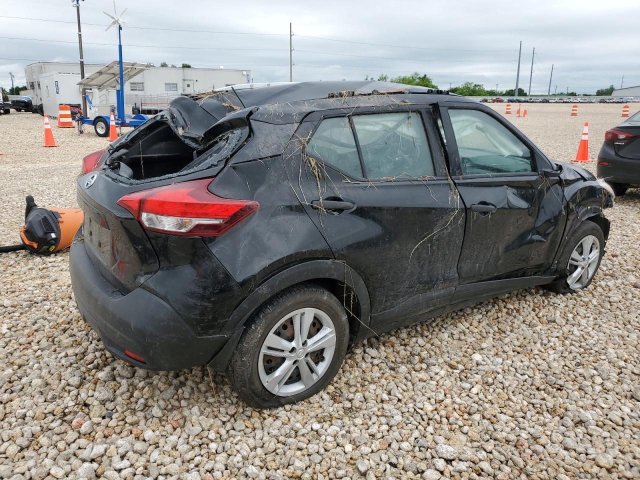 Photo 2 VIN: 3N1CP5CU0JL516774 - NISSAN KICKS 