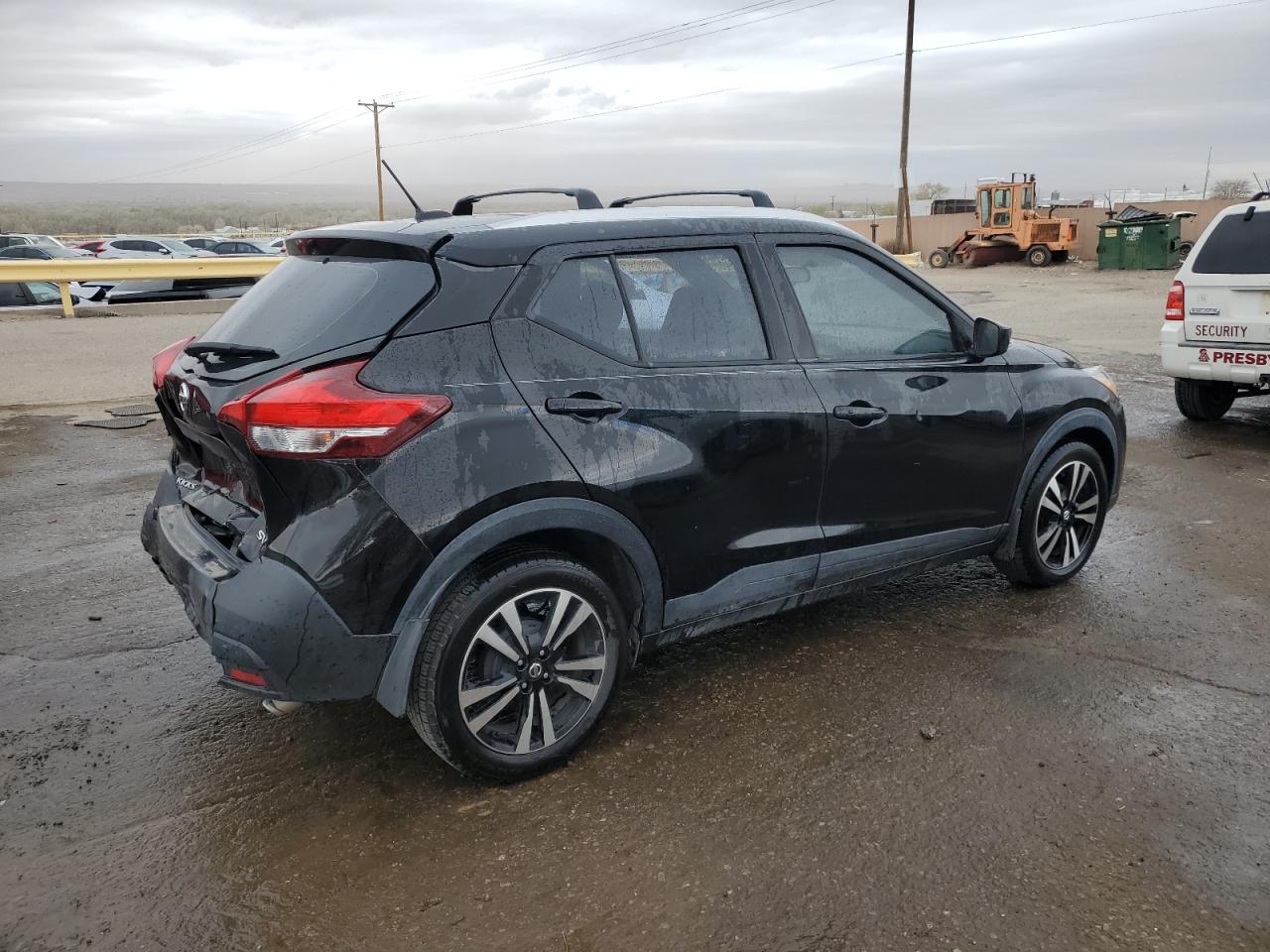 Photo 2 VIN: 3N1CP5CU0JL519366 - NISSAN KICKS 