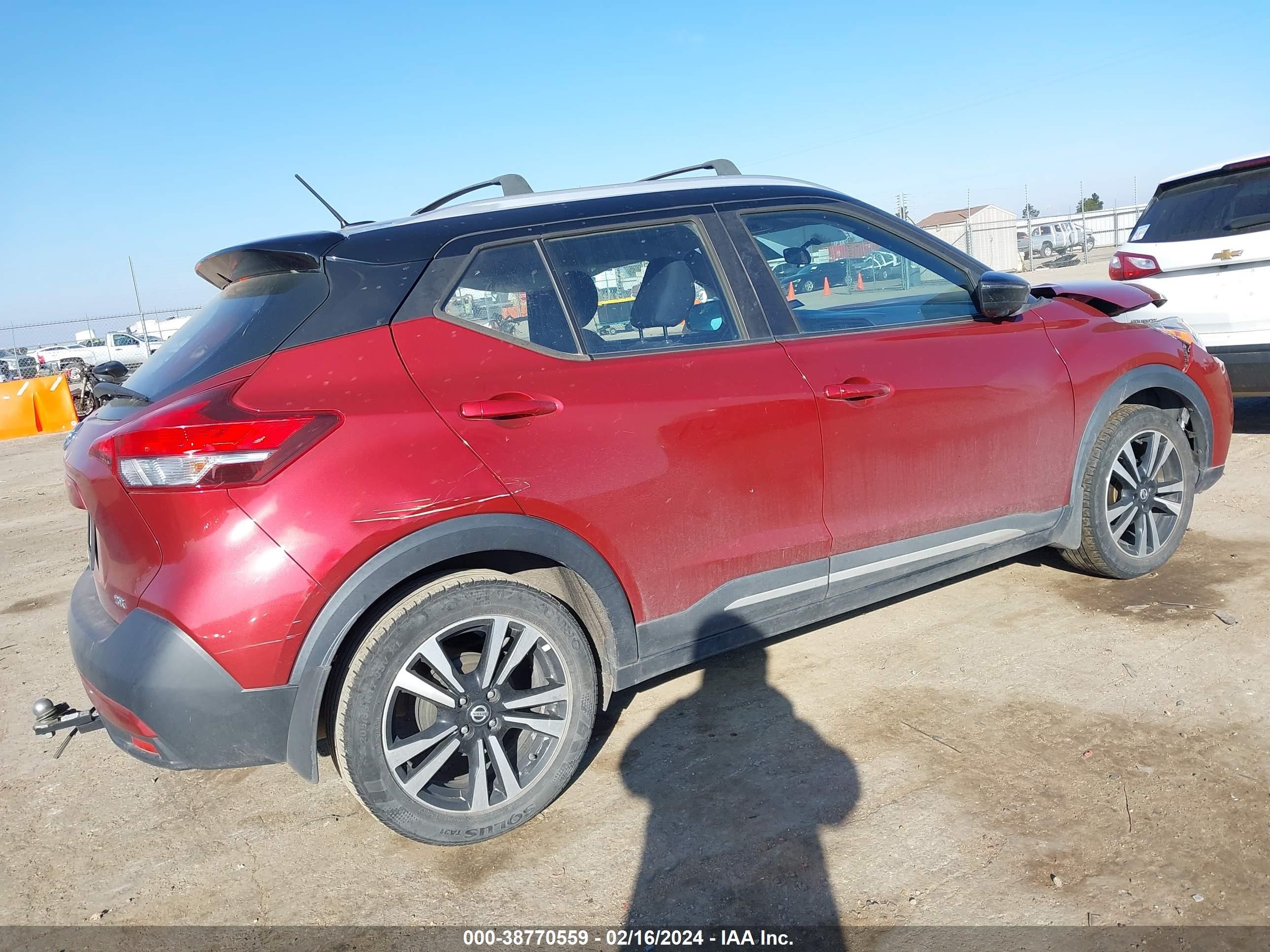 Photo 3 VIN: 3N1CP5CU0JL532912 - NISSAN KICKS 