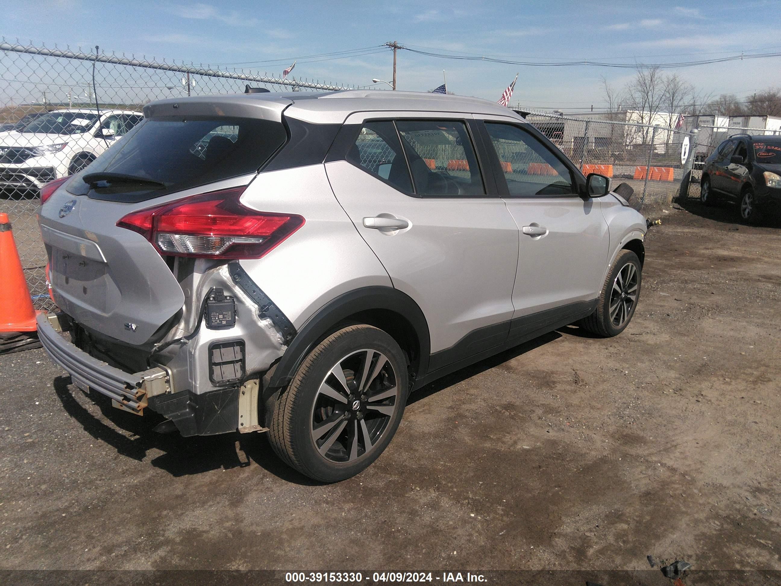 Photo 3 VIN: 3N1CP5CU0JL544672 - NISSAN KICKS 