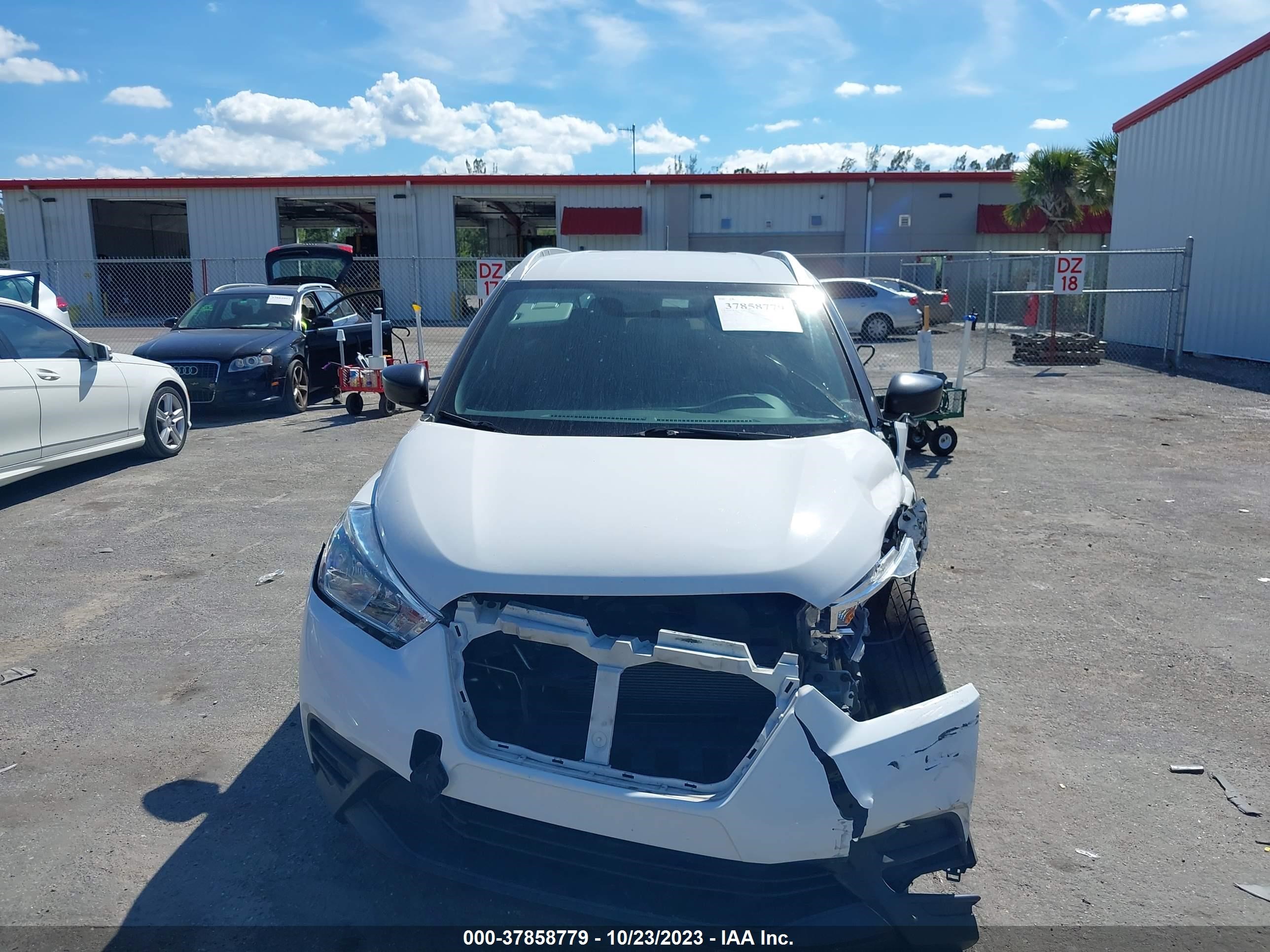 Photo 12 VIN: 3N1CP5CU1JL505587 - NISSAN KICKS 