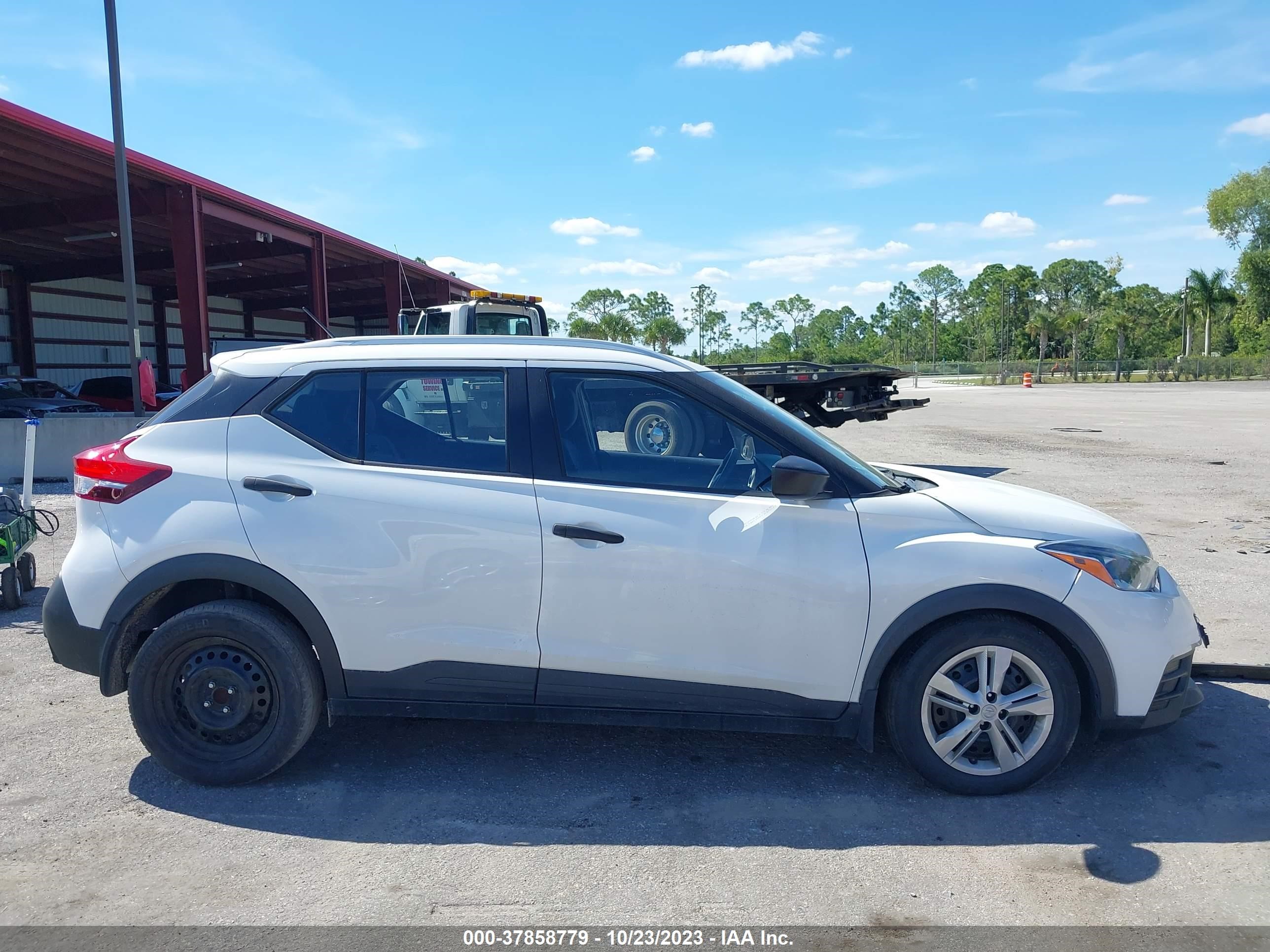 Photo 13 VIN: 3N1CP5CU1JL505587 - NISSAN KICKS 