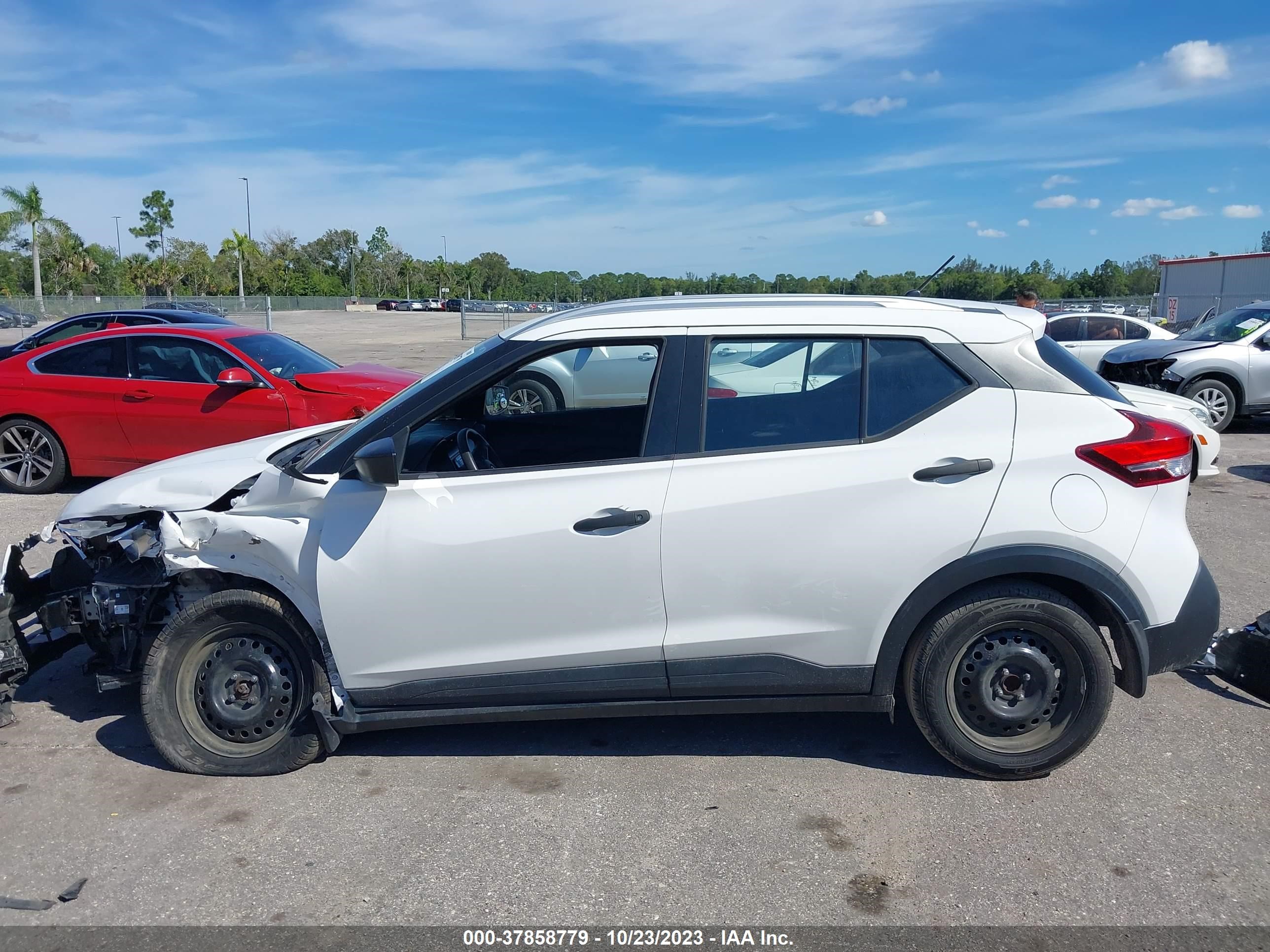 Photo 14 VIN: 3N1CP5CU1JL505587 - NISSAN KICKS 