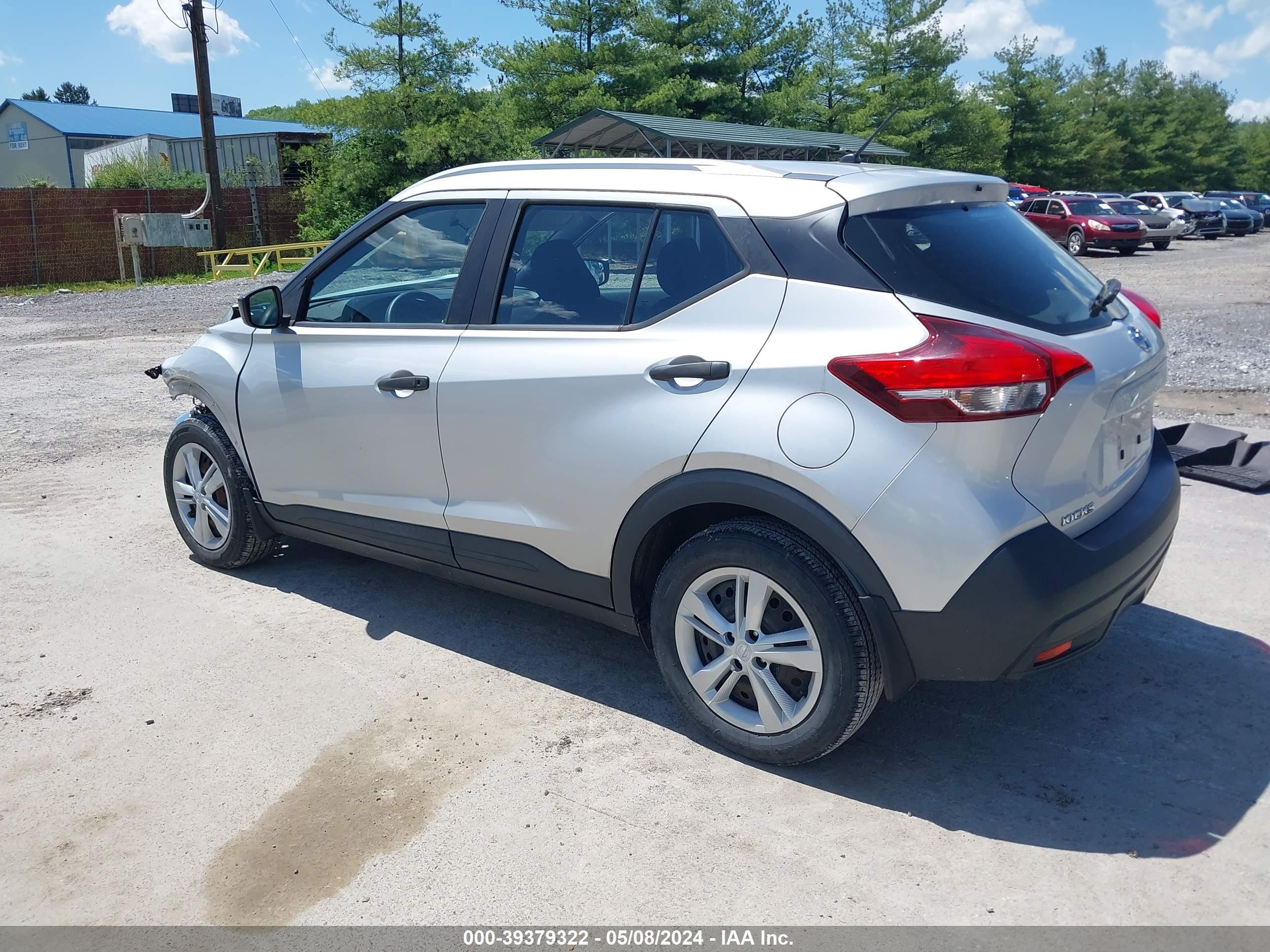 Photo 2 VIN: 3N1CP5CU1JL509851 - NISSAN KICKS 