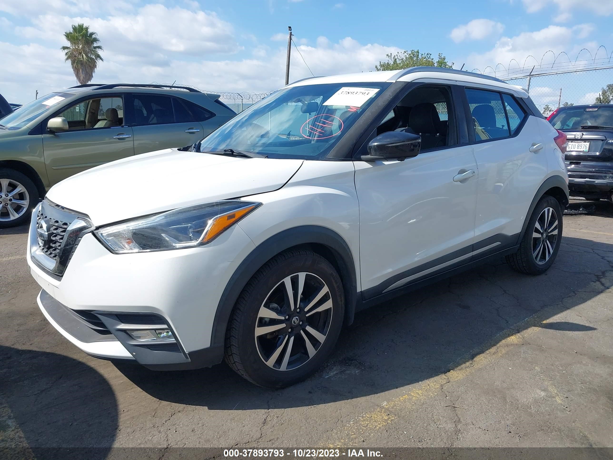 Photo 1 VIN: 3N1CP5CU1JL513219 - NISSAN KICKS 