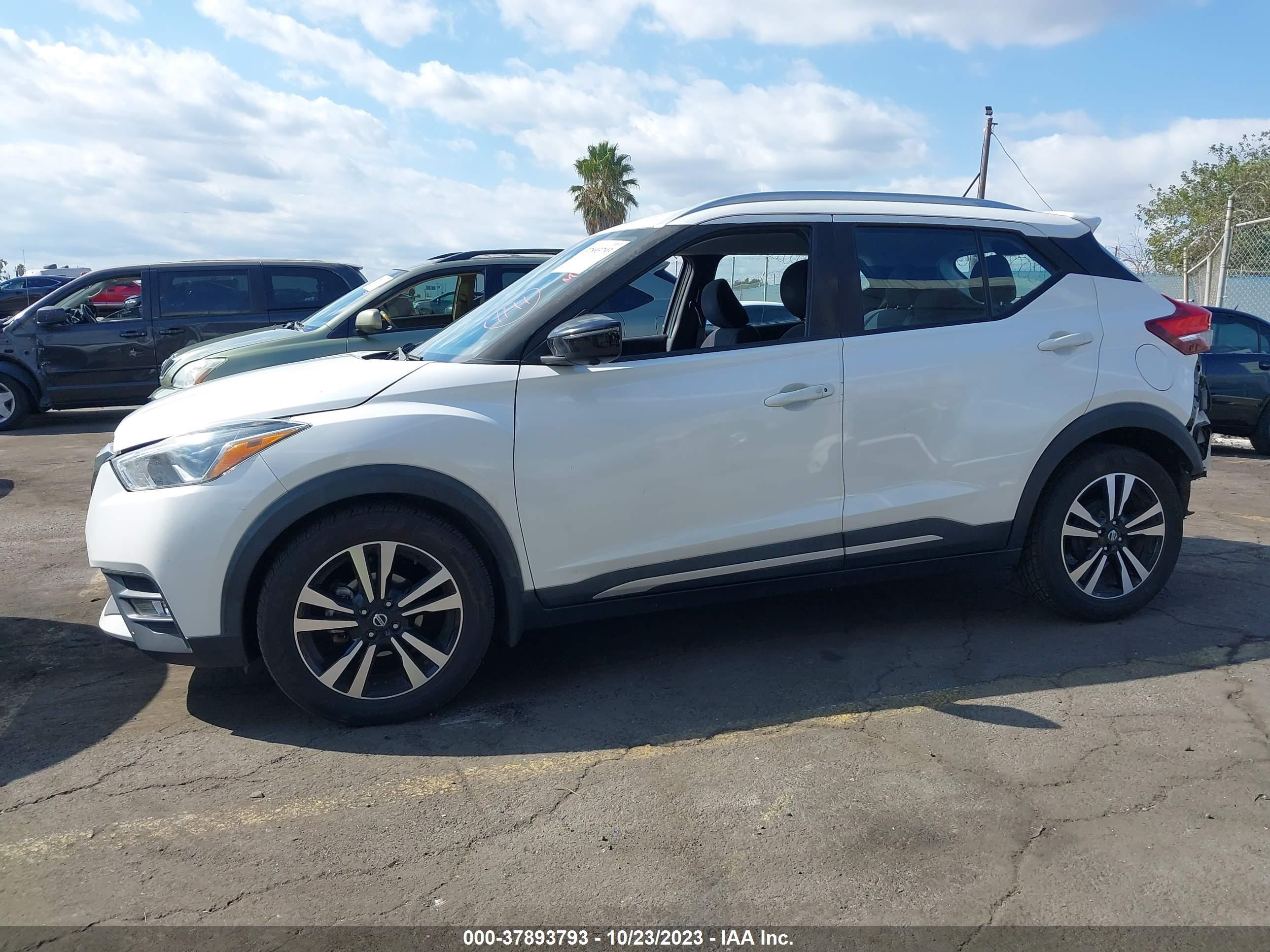 Photo 14 VIN: 3N1CP5CU1JL513219 - NISSAN KICKS 