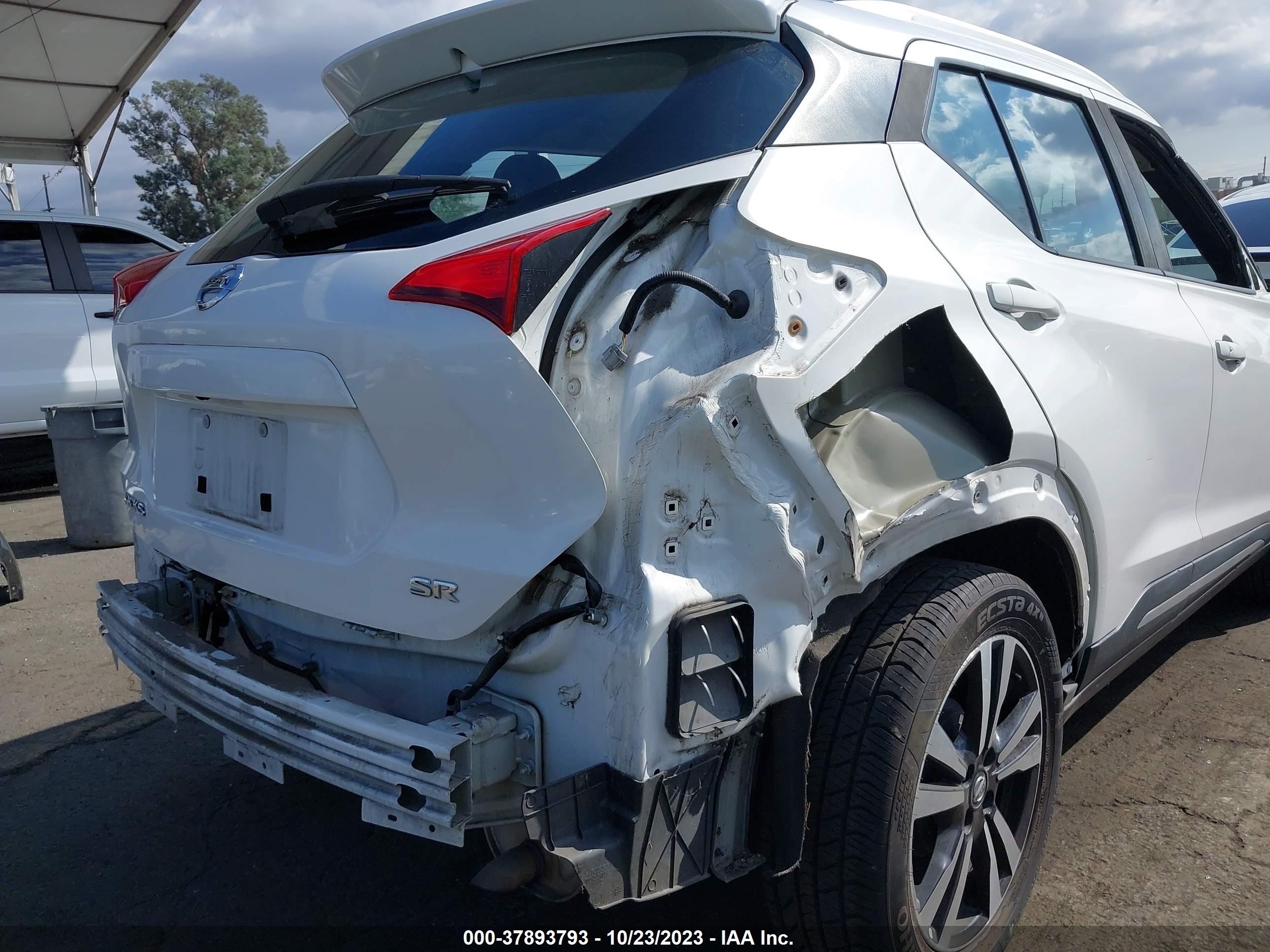 Photo 5 VIN: 3N1CP5CU1JL513219 - NISSAN KICKS 