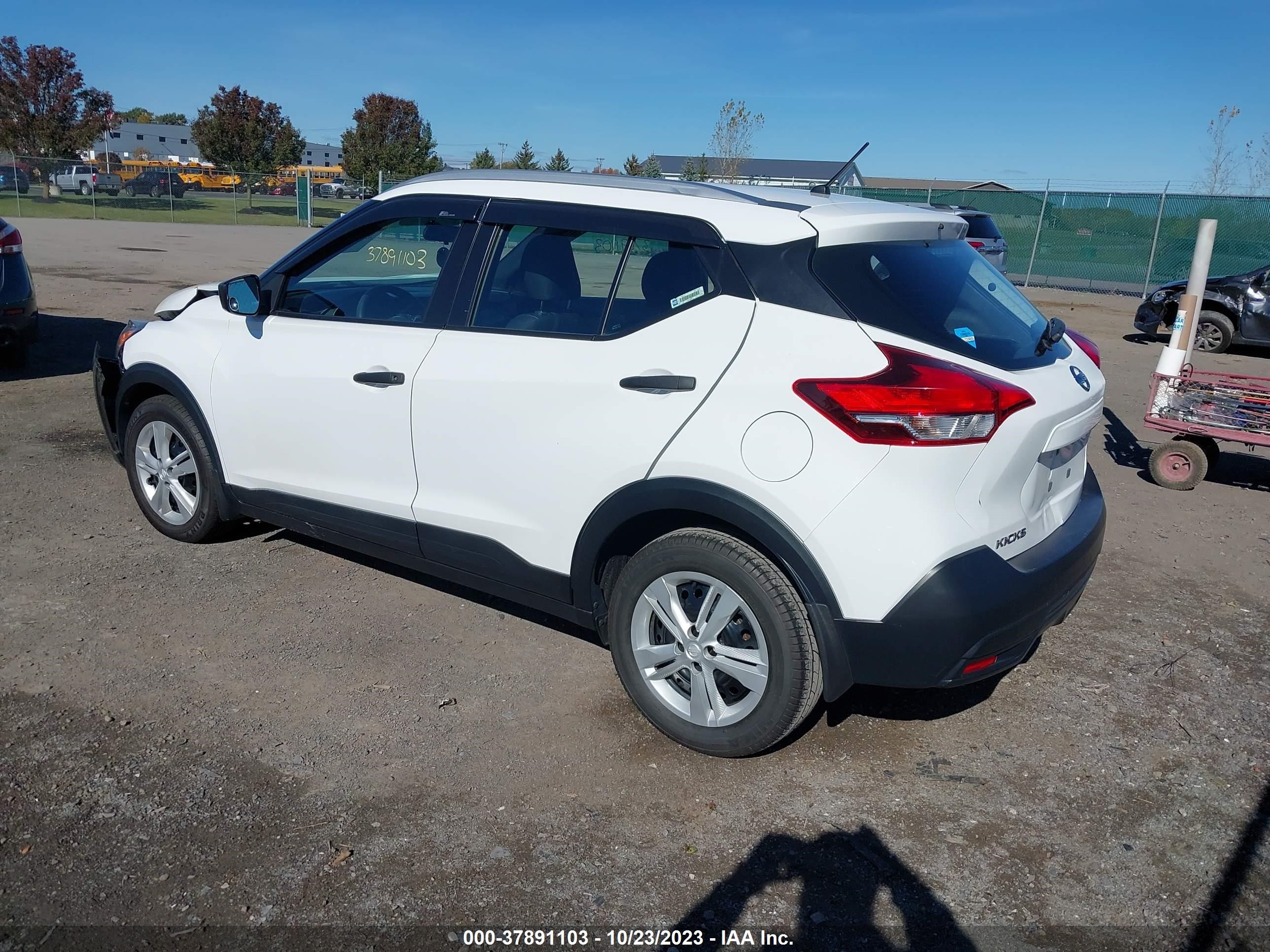 Photo 2 VIN: 3N1CP5CU1JL514712 - NISSAN KICKS 