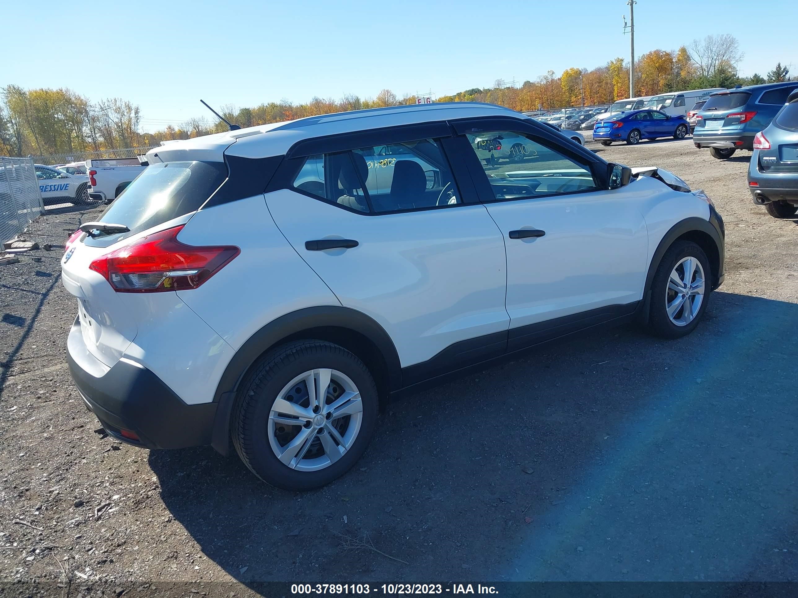 Photo 3 VIN: 3N1CP5CU1JL514712 - NISSAN KICKS 