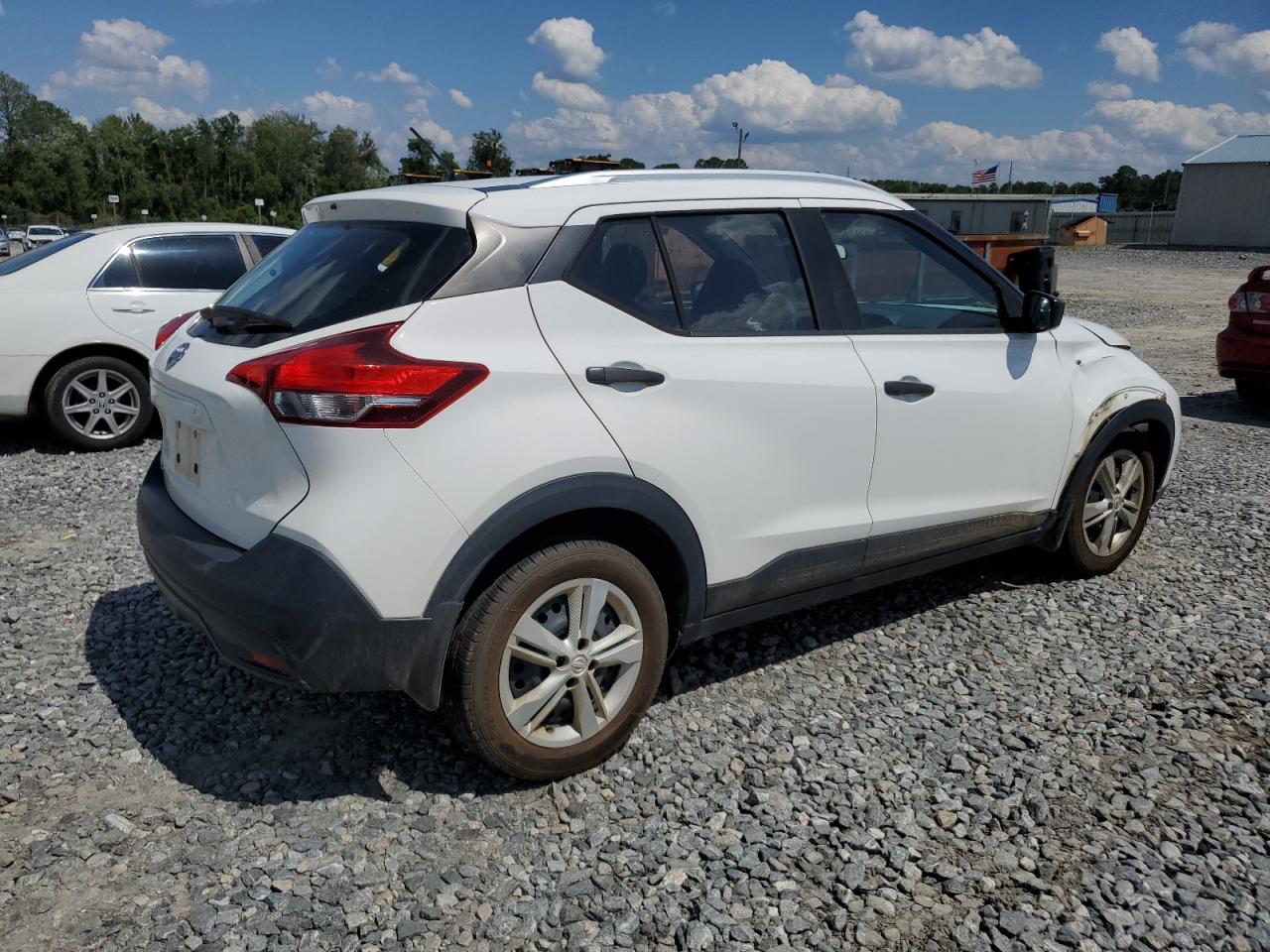 Photo 2 VIN: 3N1CP5CU1JL538508 - NISSAN KICKS 