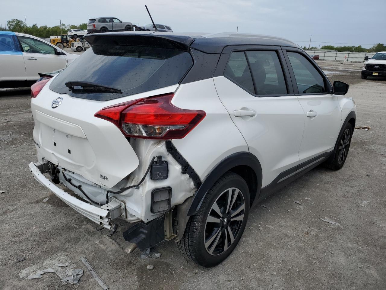 Photo 2 VIN: 3N1CP5CU1KL471698 - NISSAN KICKS 