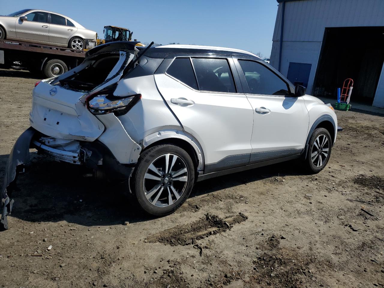 Photo 2 VIN: 3N1CP5CU2JL502648 - NISSAN KICKS 