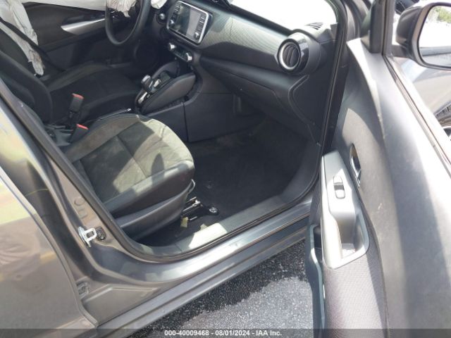 Photo 4 VIN: 3N1CP5CU2JL527579 - NISSAN KICKS 