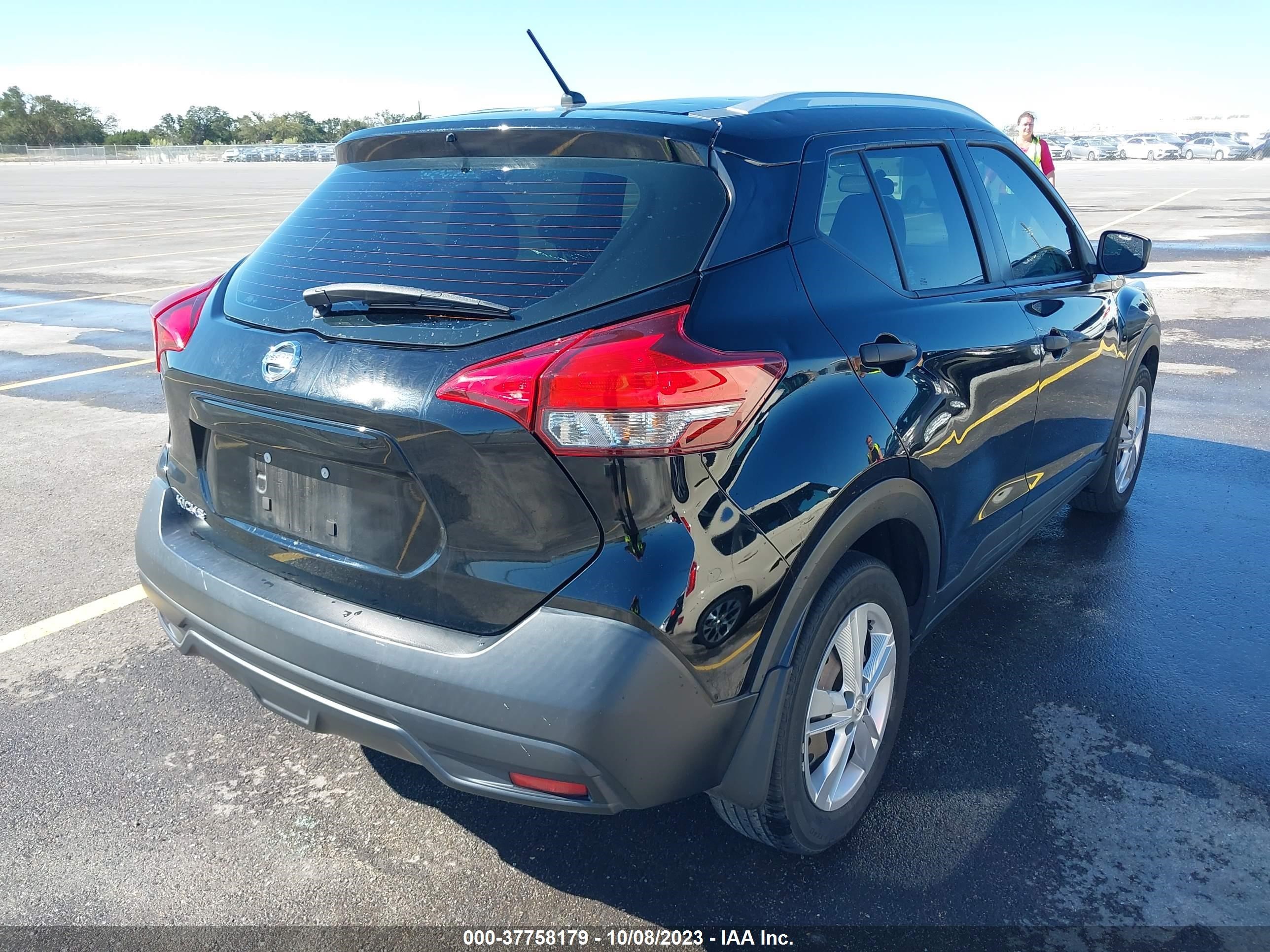 Photo 3 VIN: 3N1CP5CU2JL532992 - NISSAN KICKS 