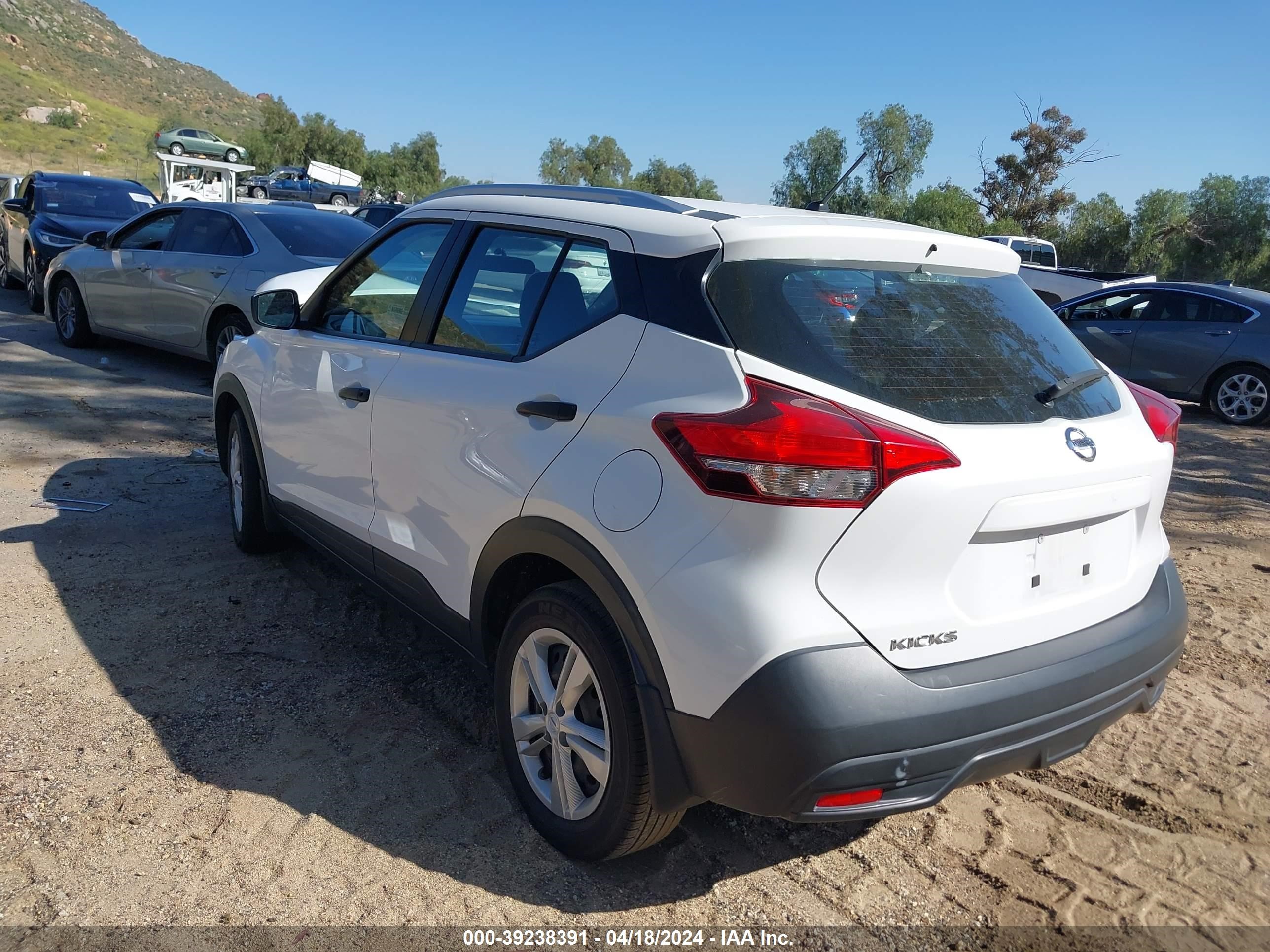 Photo 2 VIN: 3N1CP5CU2KL498117 - NISSAN KICKS 