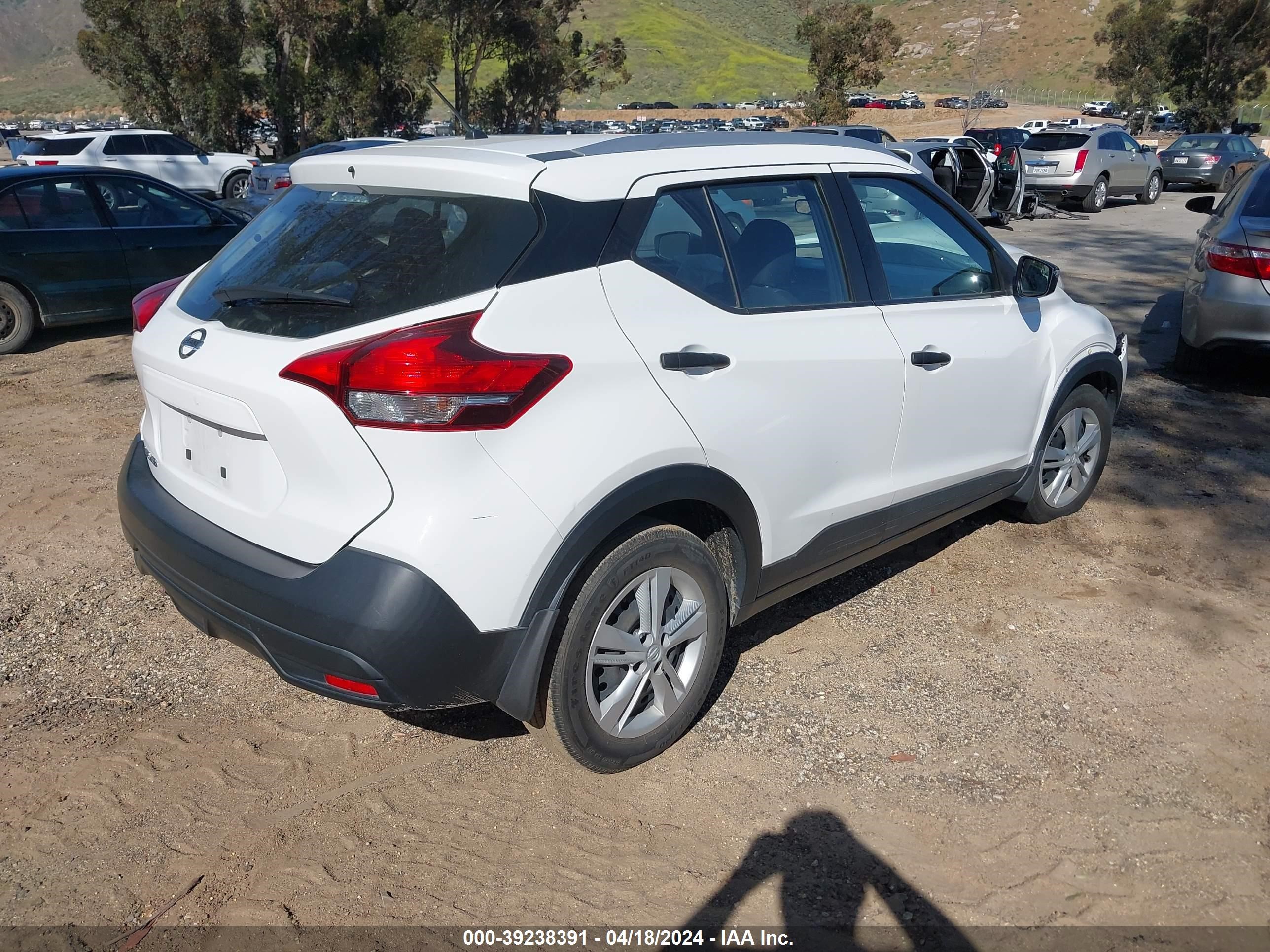 Photo 3 VIN: 3N1CP5CU2KL498117 - NISSAN KICKS 