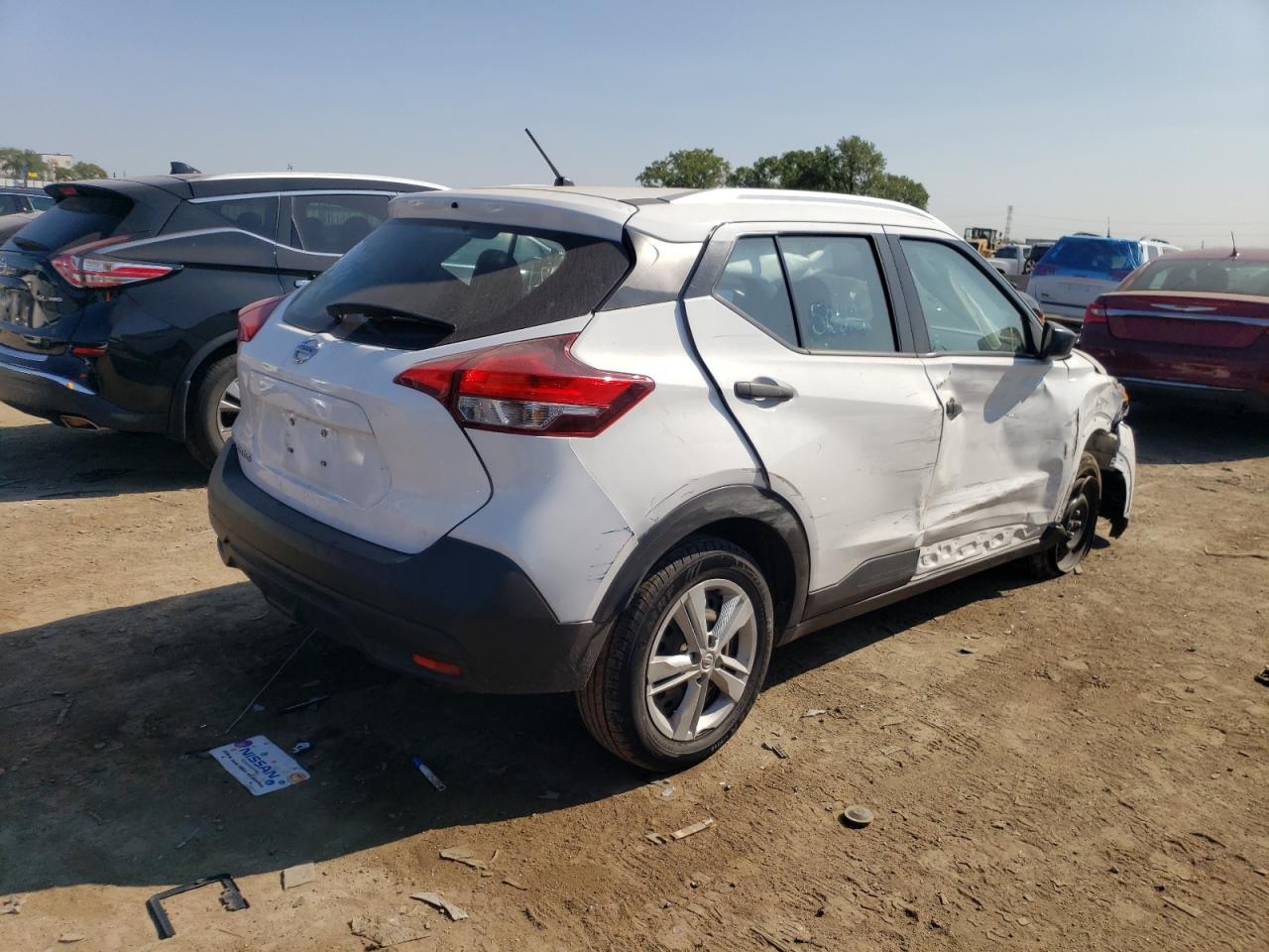 Photo 2 VIN: 3N1CP5CU3JL517997 - NISSAN KICKS 