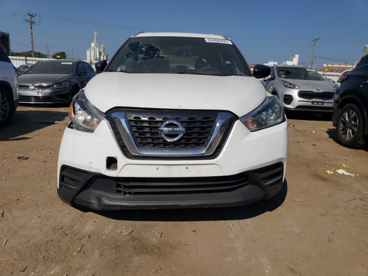 Photo 4 VIN: 3N1CP5CU3JL517997 - NISSAN KICKS 