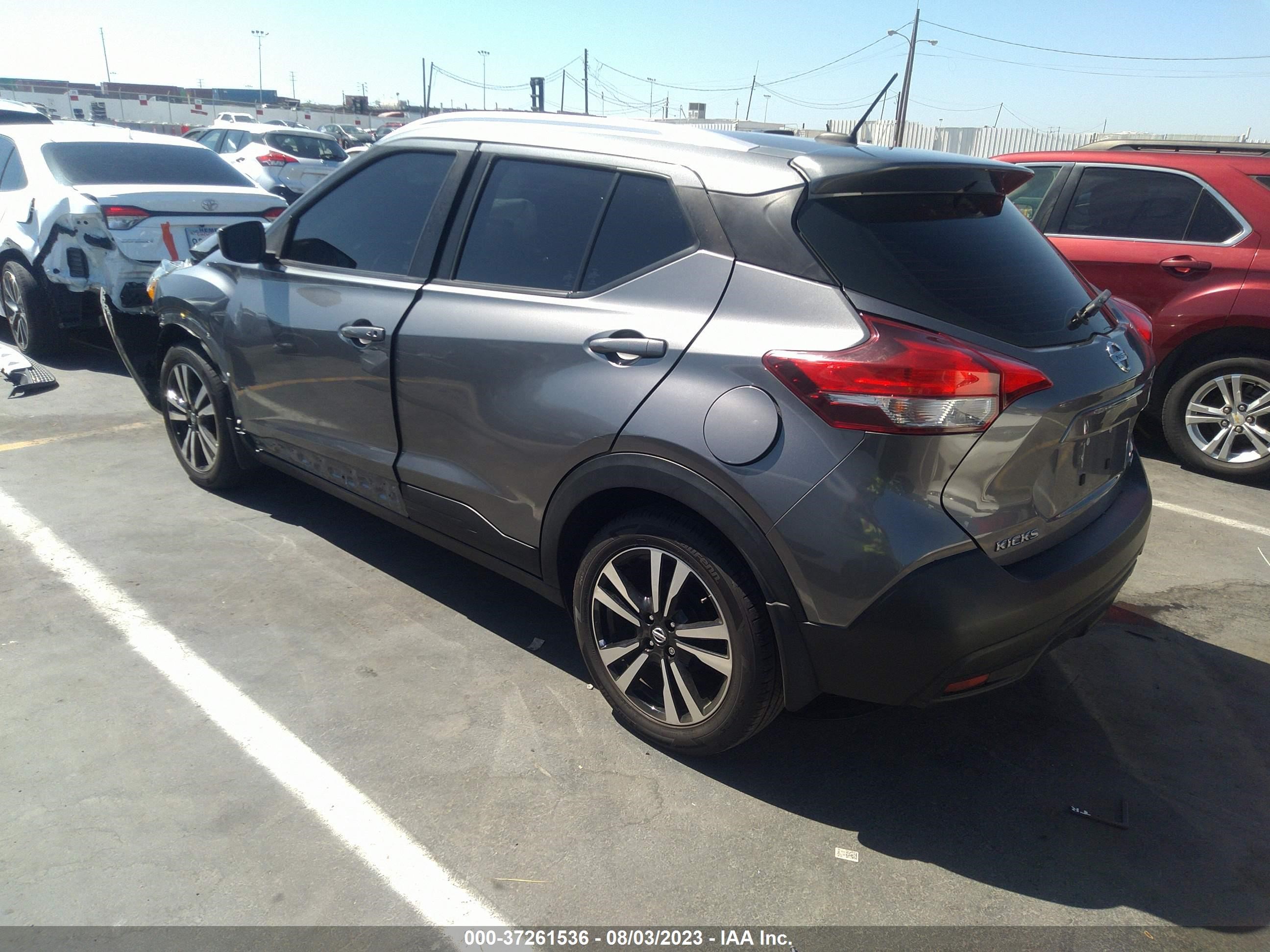 Photo 2 VIN: 3N1CP5CU3JL523623 - NISSAN KICKS 