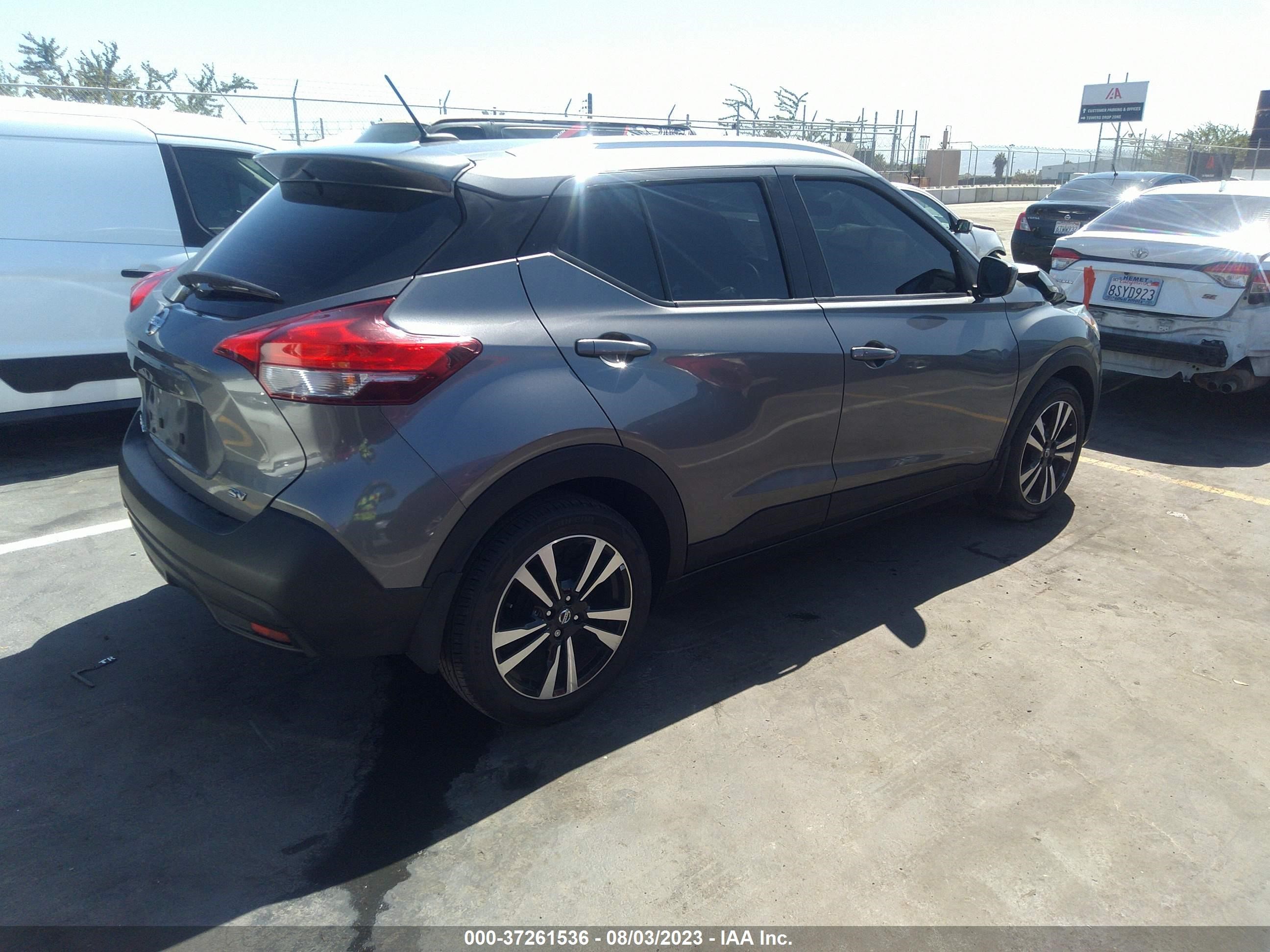 Photo 3 VIN: 3N1CP5CU3JL523623 - NISSAN KICKS 