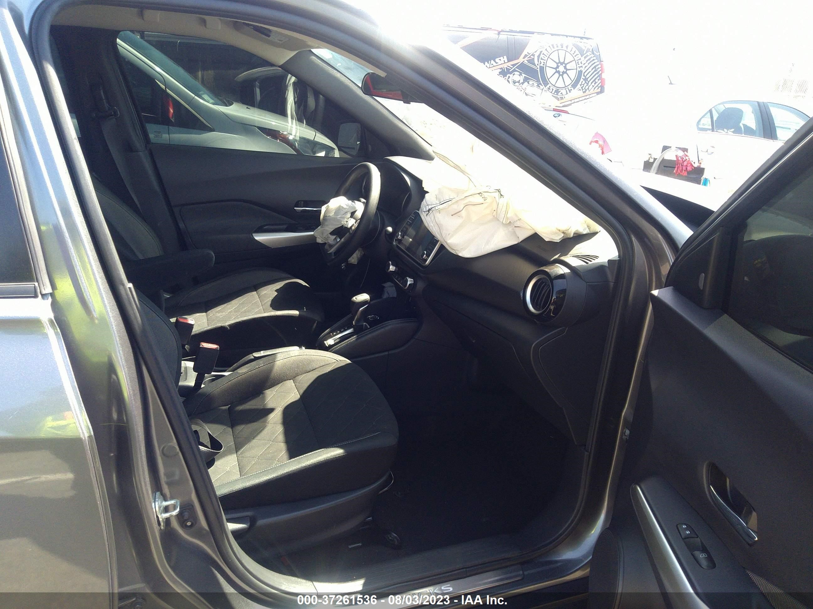 Photo 4 VIN: 3N1CP5CU3JL523623 - NISSAN KICKS 