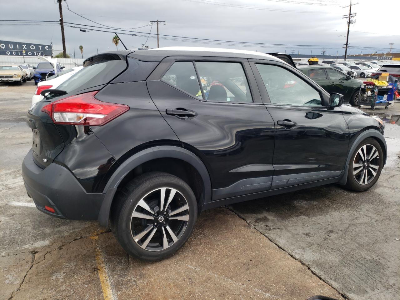 Photo 2 VIN: 3N1CP5CU3JL523931 - NISSAN KICKS 