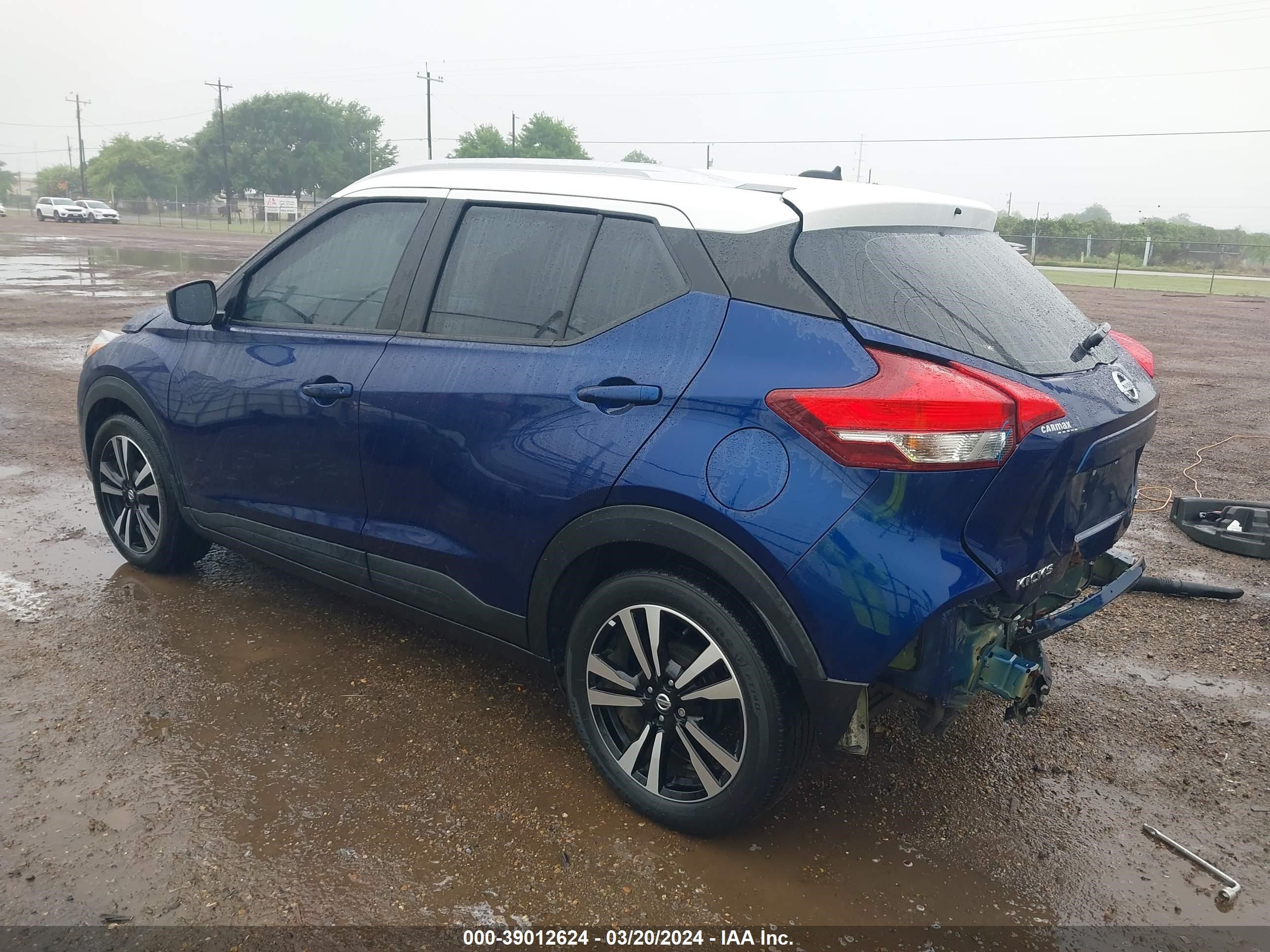 Photo 2 VIN: 3N1CP5CU3JL529499 - NISSAN KICKS 