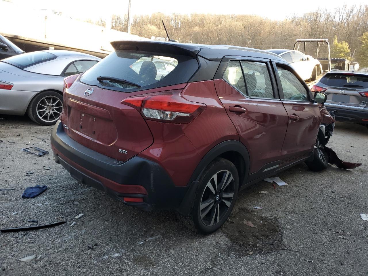 Photo 2 VIN: 3N1CP5CU3JL546853 - NISSAN KICKS 