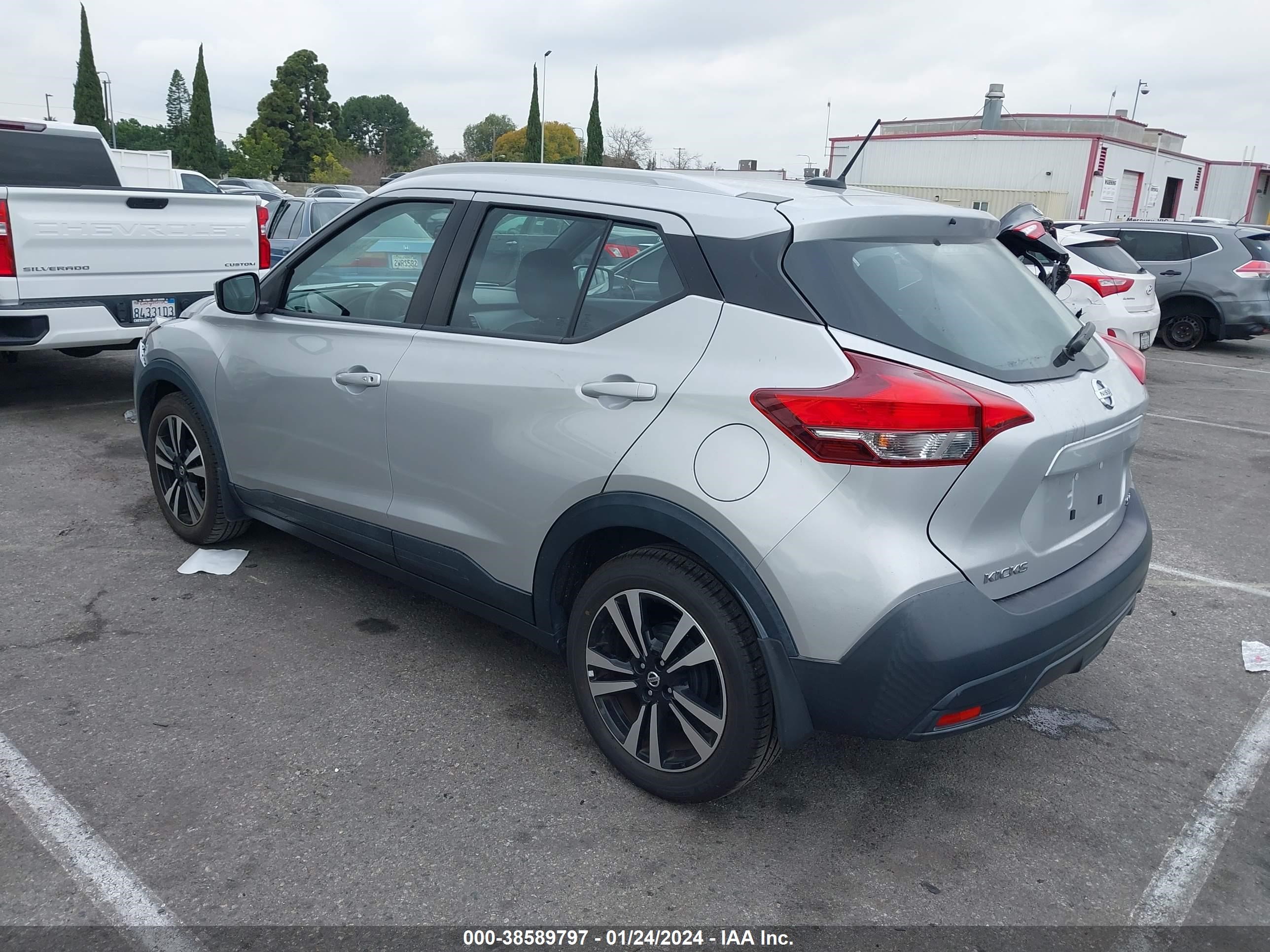 Photo 2 VIN: 3N1CP5CU3KL509769 - NISSAN KICKS 