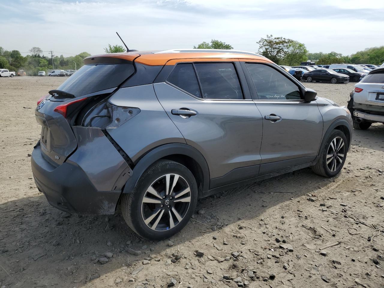 Photo 2 VIN: 3N1CP5CU4JL527311 - NISSAN KICKS 