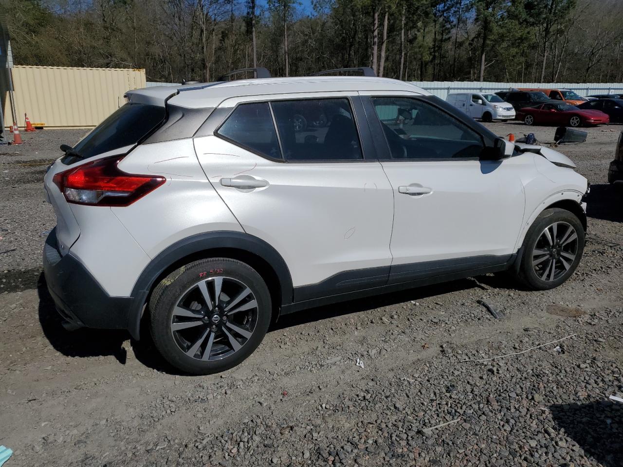 Photo 2 VIN: 3N1CP5CU4JL534193 - NISSAN KICKS 